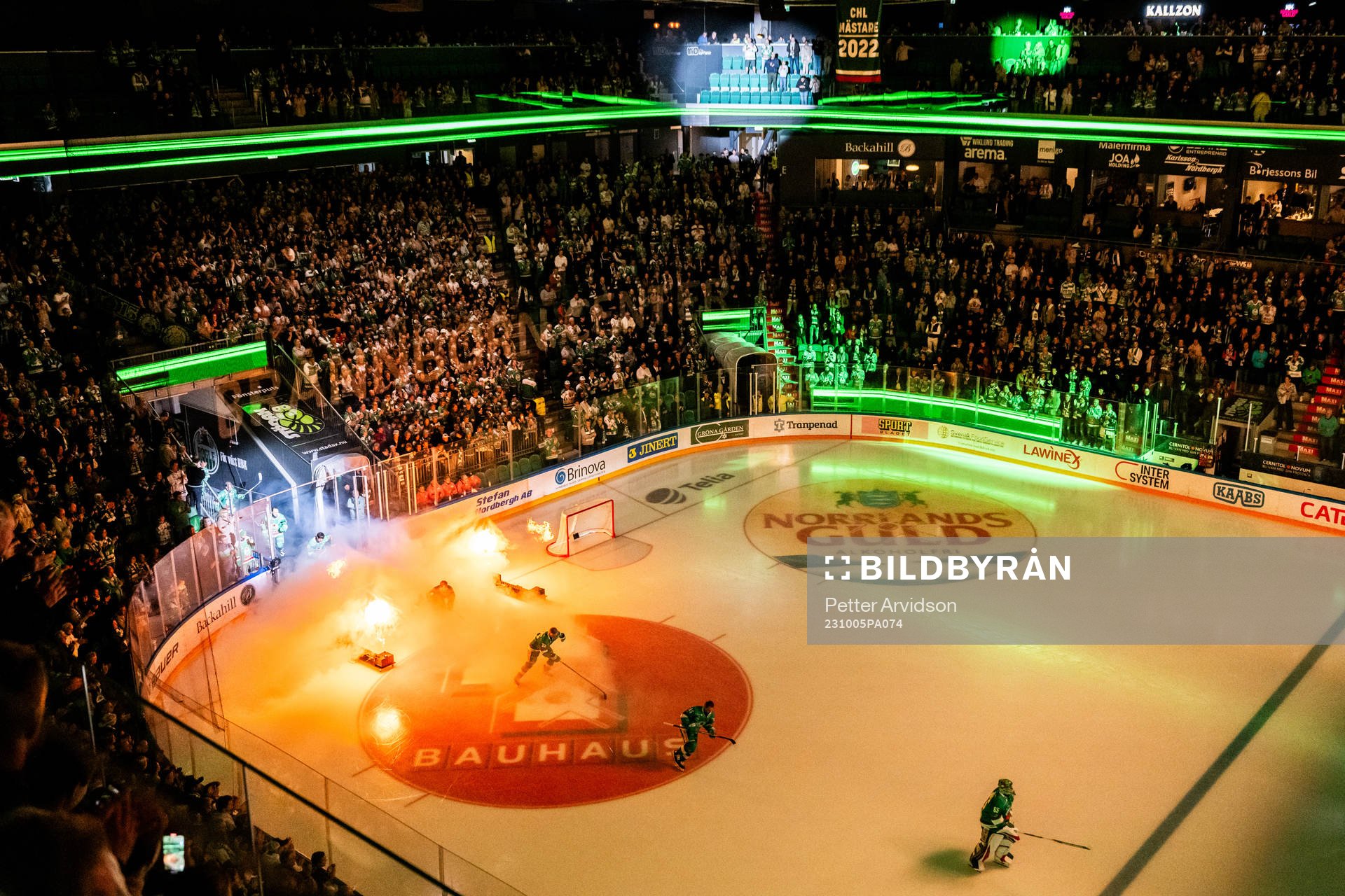Spelarna gör entré i Catena Arena