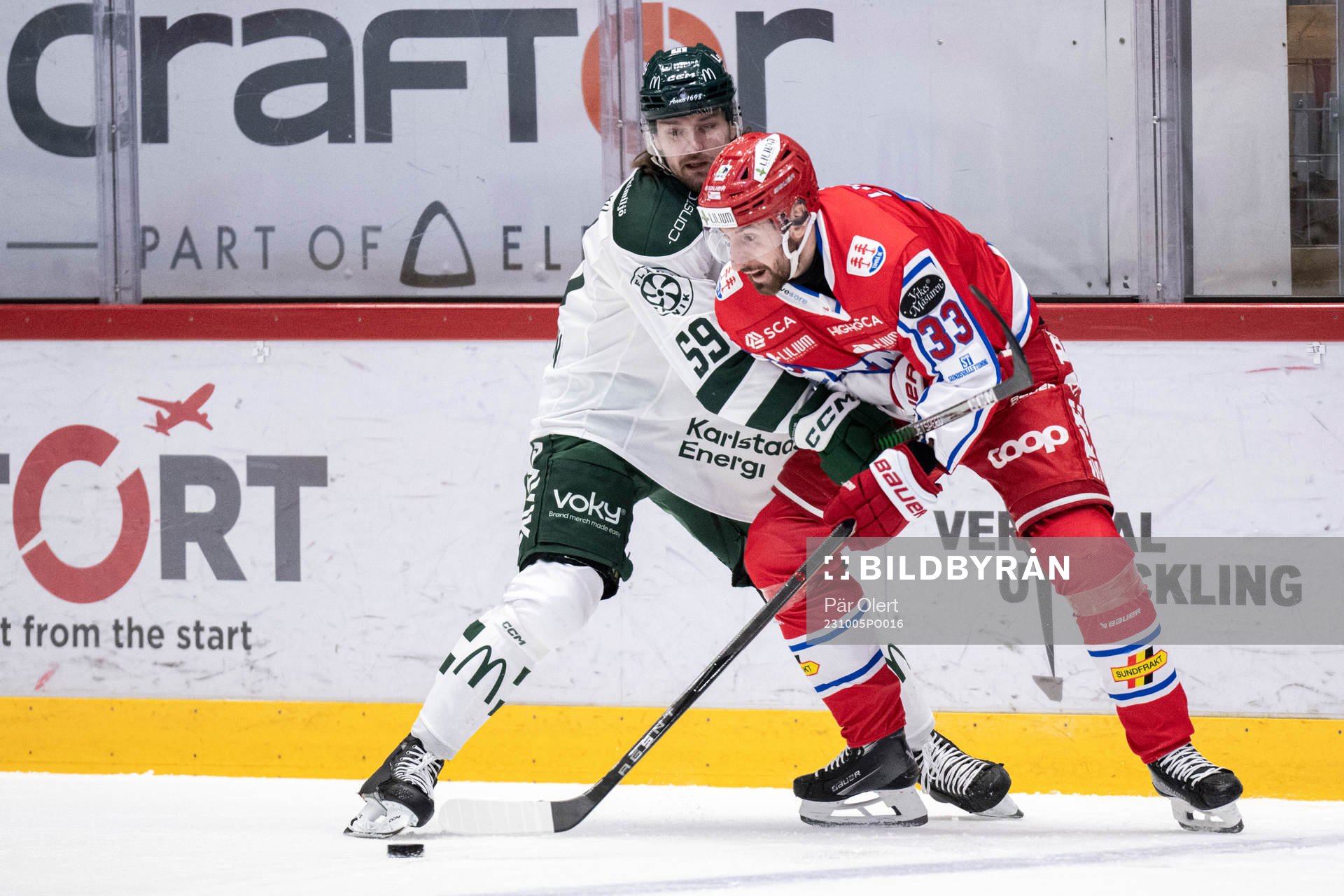 Färjestads Linus Johansson och Timrås Albin Lundin