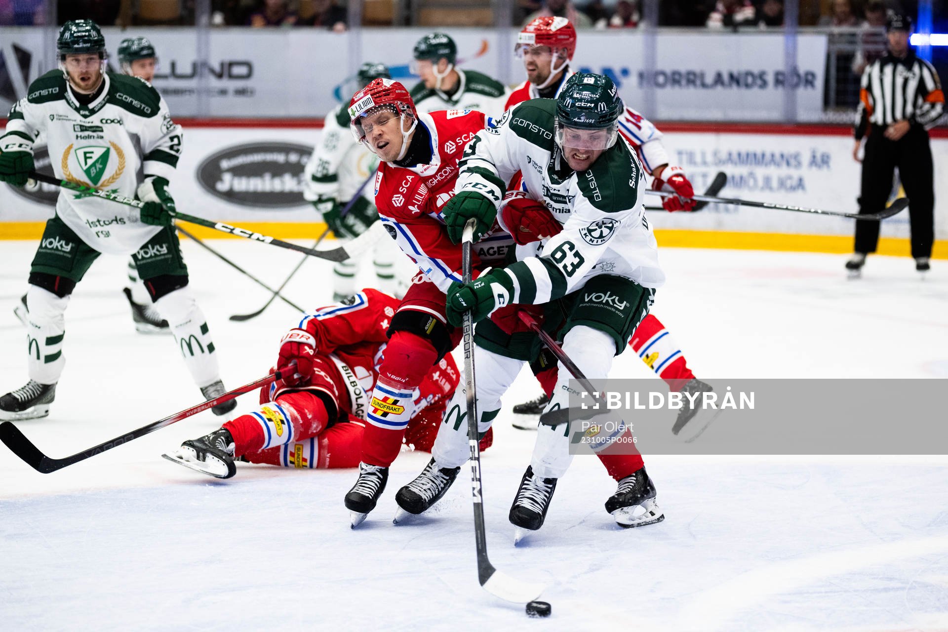 Timrås Joonas Lyytinen och Färjestads Carl Dahlström