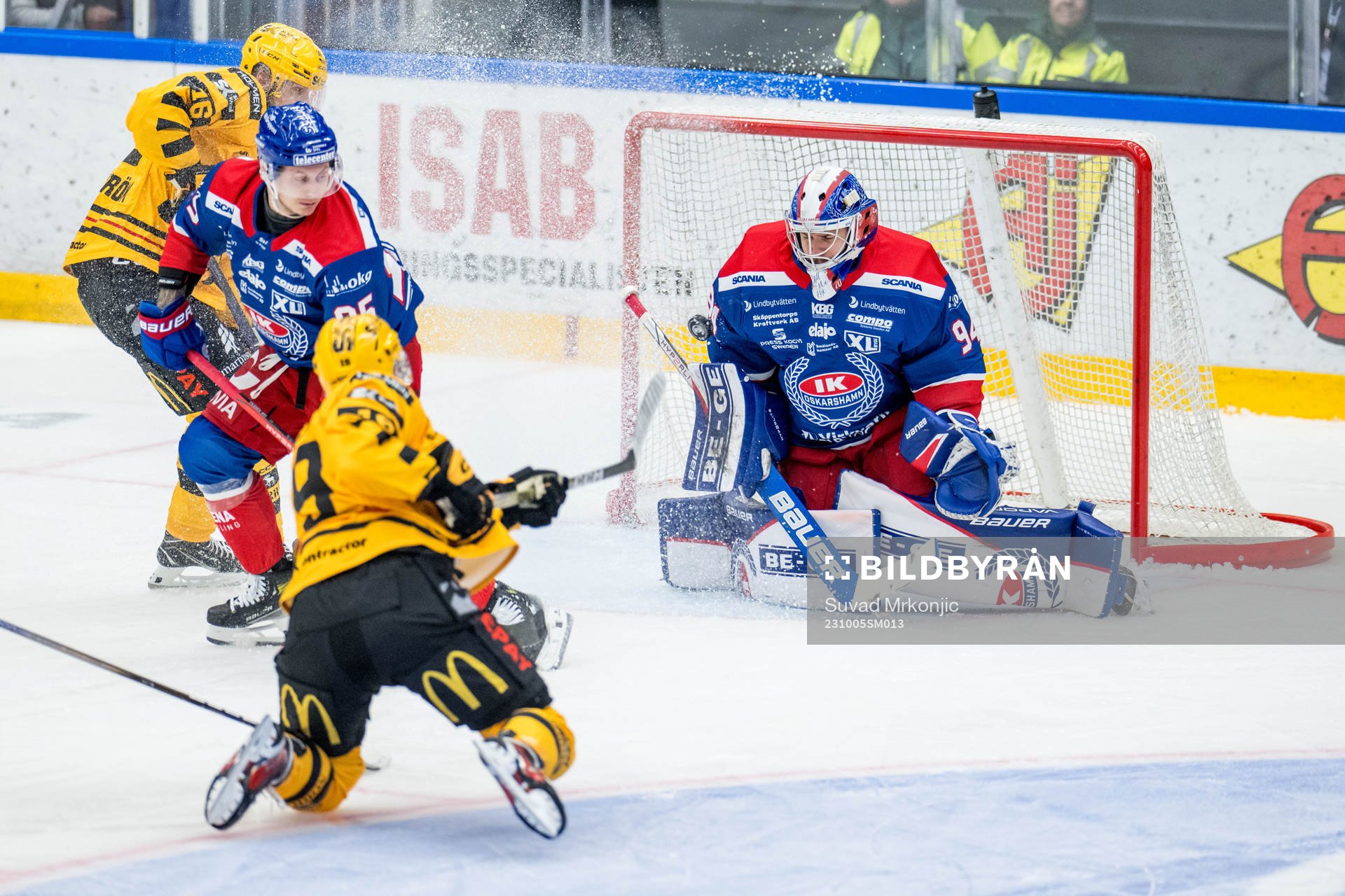 Skellefteås Martins Dzierkals och Oskarshamns målvakt