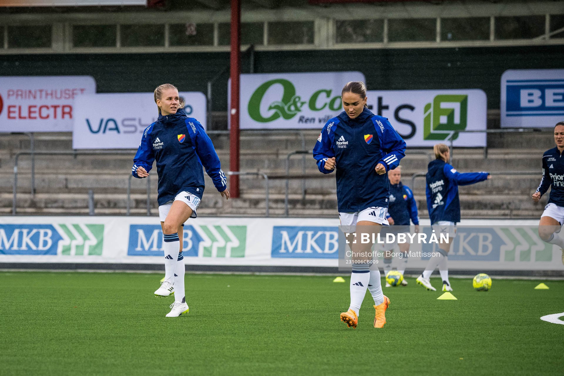 Djurgårdens spelare värmer upp