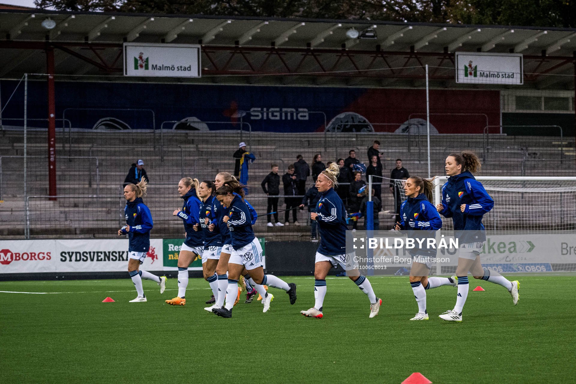 Djurgårdens spelare värmer upp