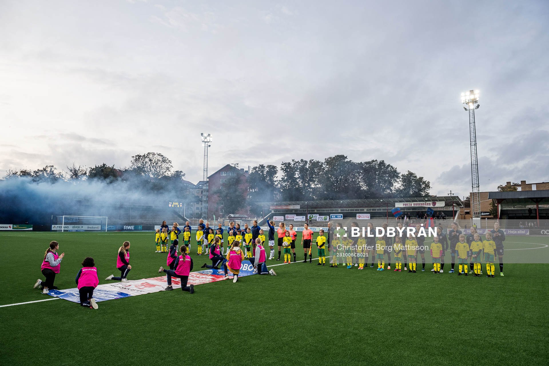 FC Rosengårds och Djurgårdens spelare
