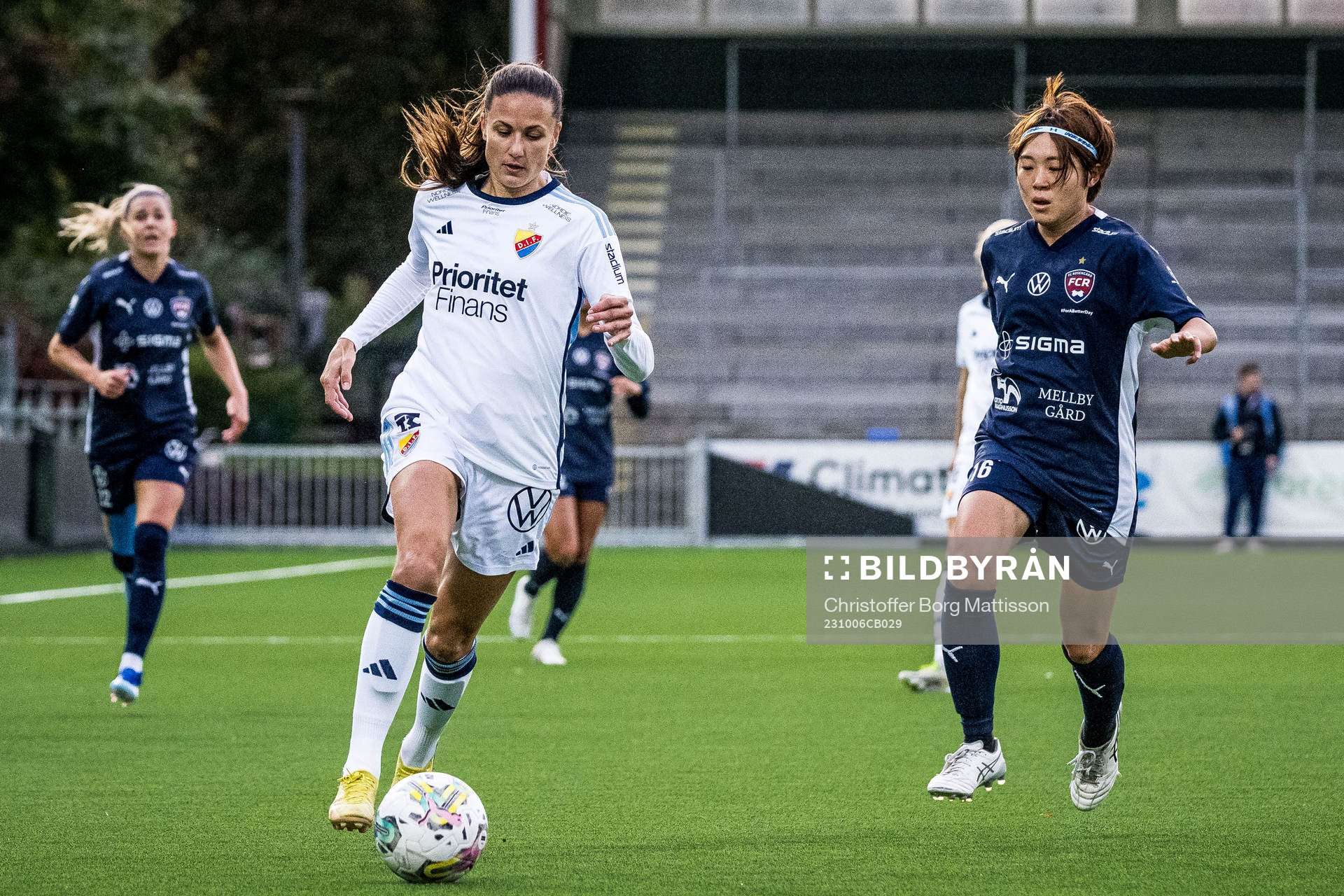 Djurgårdens Beata Kollmats och FC Rosengårds Mai Kadowaki