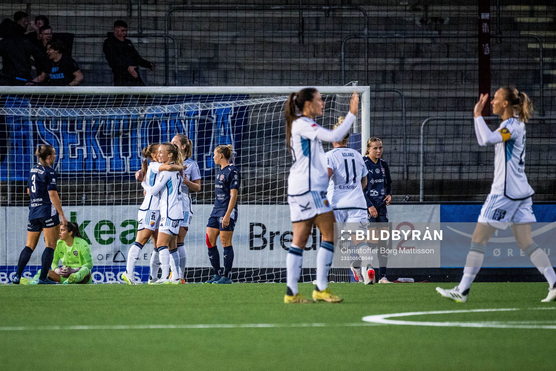 Djurgårdens Tilde Lindwall jublar med lagkamrater