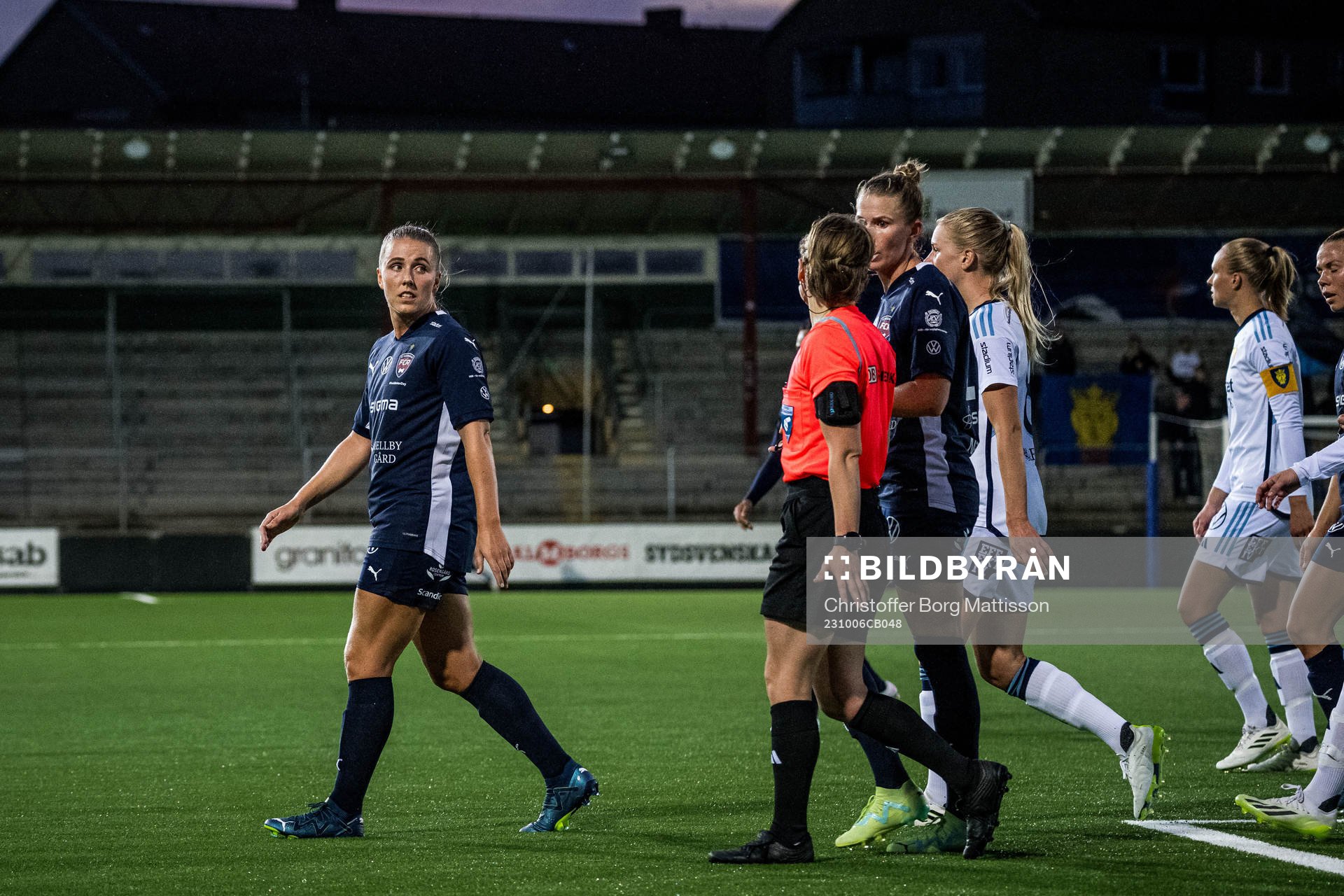 FC Rosengårds Gudrun Arnardottir och Emma Berglund