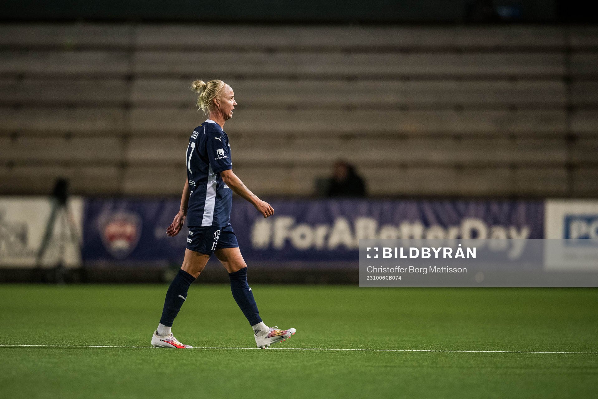 FC Rosengårds Caroline Seger lämnar planen