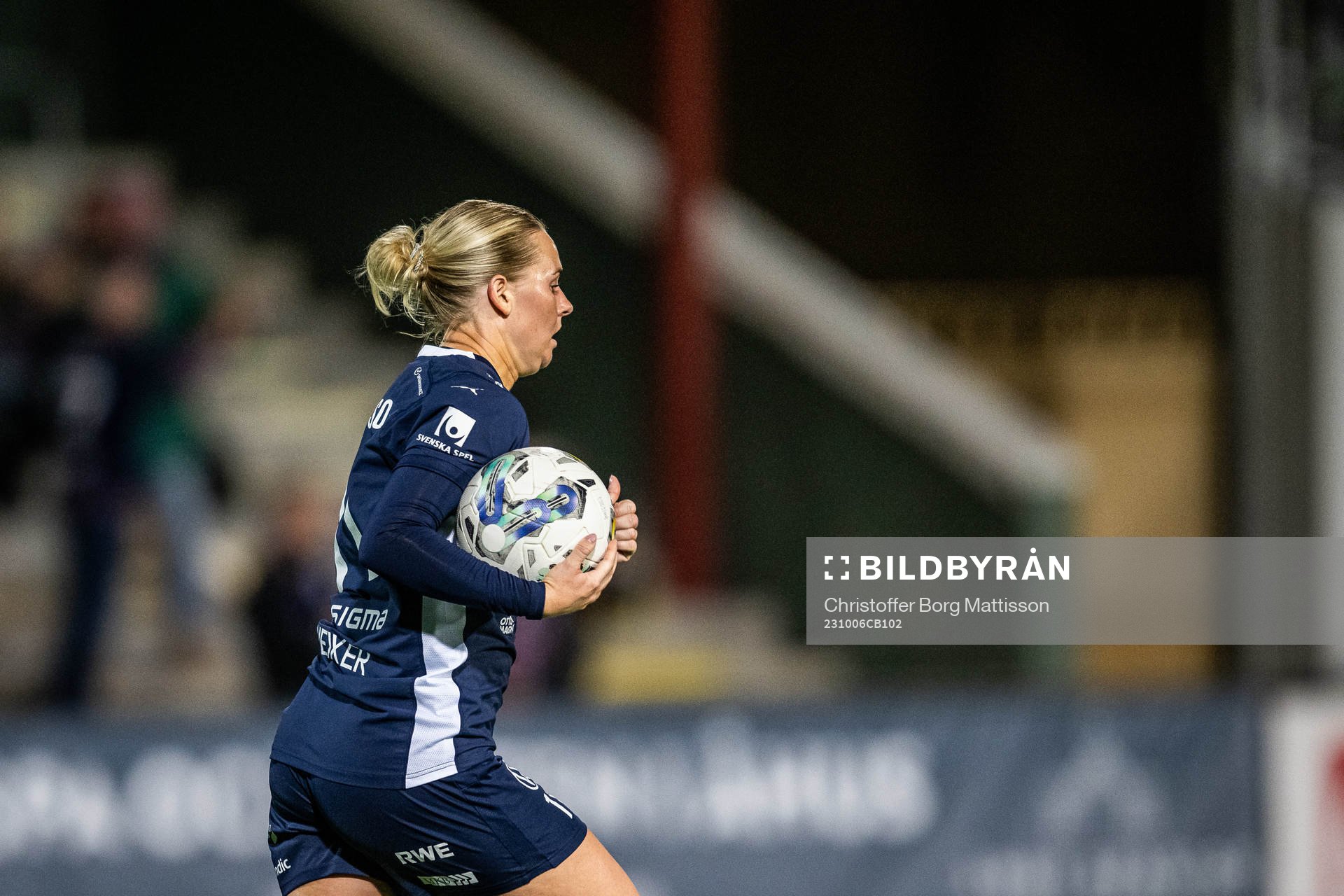 FC Rosengårds Emma Jansson jublar efter 2-2 under fotbollsmatchen i Damallsvenskan mellan FC Rosengård och Djurgården den 6 oktober 2023 i Malmö.