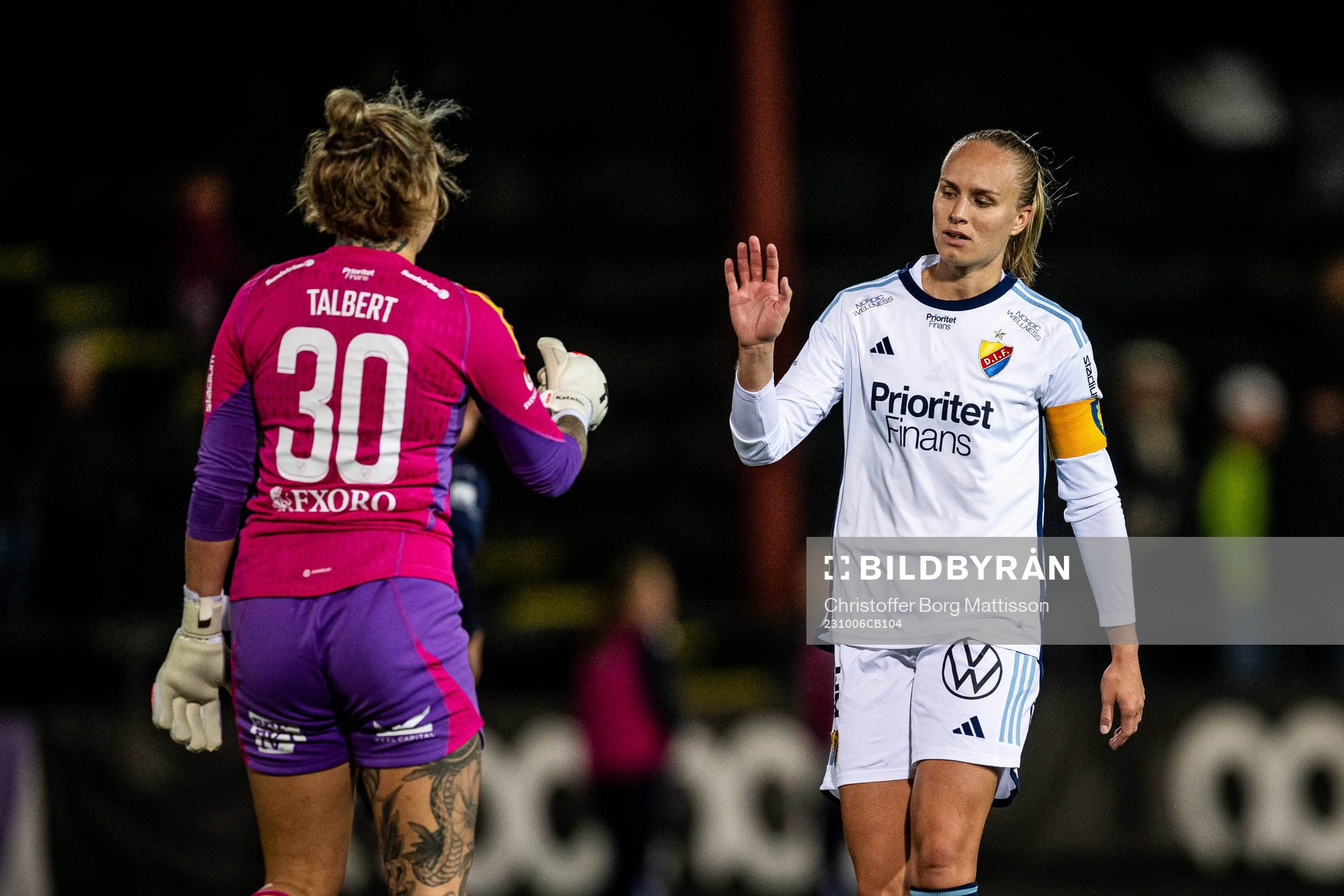 Djurgårdens målvakt Katelin Talbert  och Matilda Plan