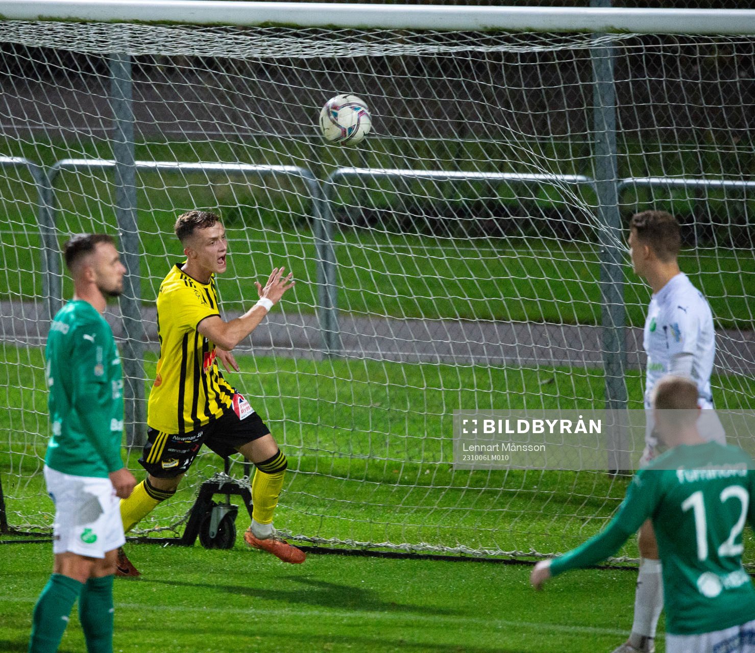 IFK Hässleholms Philip Tobias Berndt jubla över 0-1 i matchen i div. 2 mellan IFK Hässleholm och Hässleholms IF i Hässleholm 6 oktober 2023.