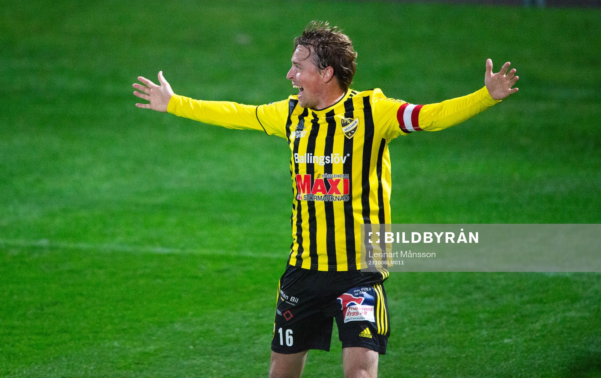 IFK Hässleholms Robin Strömberg har gjort 0-1 och jublar
