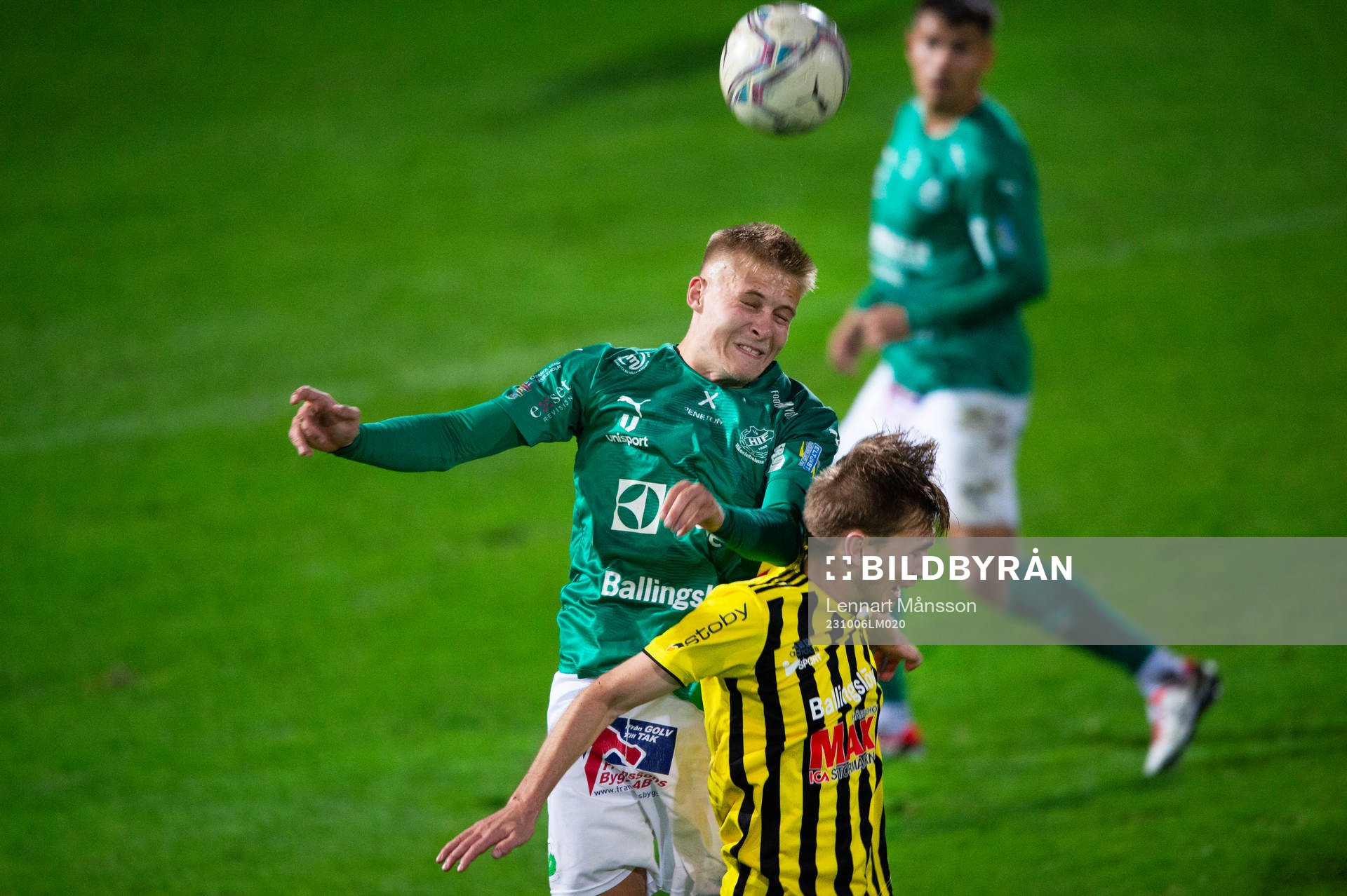 IFK Hässleholms Edvin Nilsson får en armbåge av