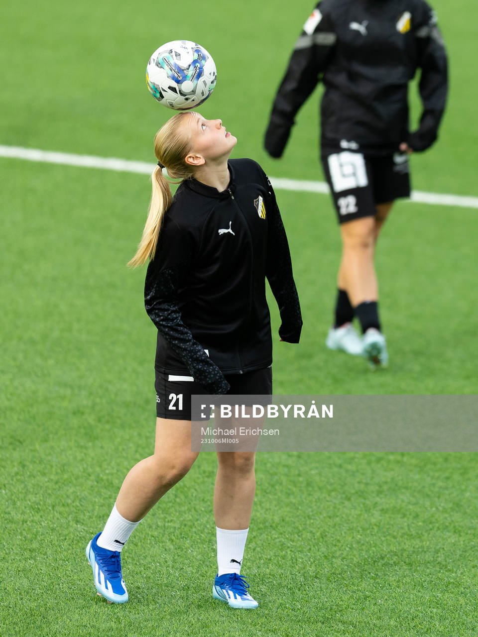Häckens Johanna Fossdalsá Sørensen under uppvärmningen innan fotbollsmatchen i Damallsvenskan mellan Häcken och Vittsjö den 6 oktober 2023 i Göteborg.