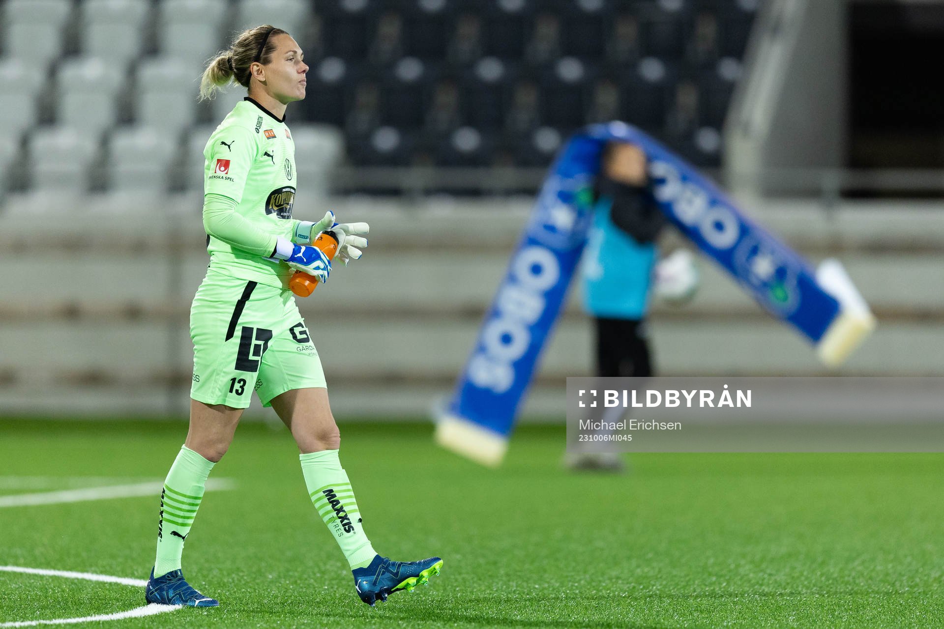 Häckens målvakt Jennifer Falk deppar
