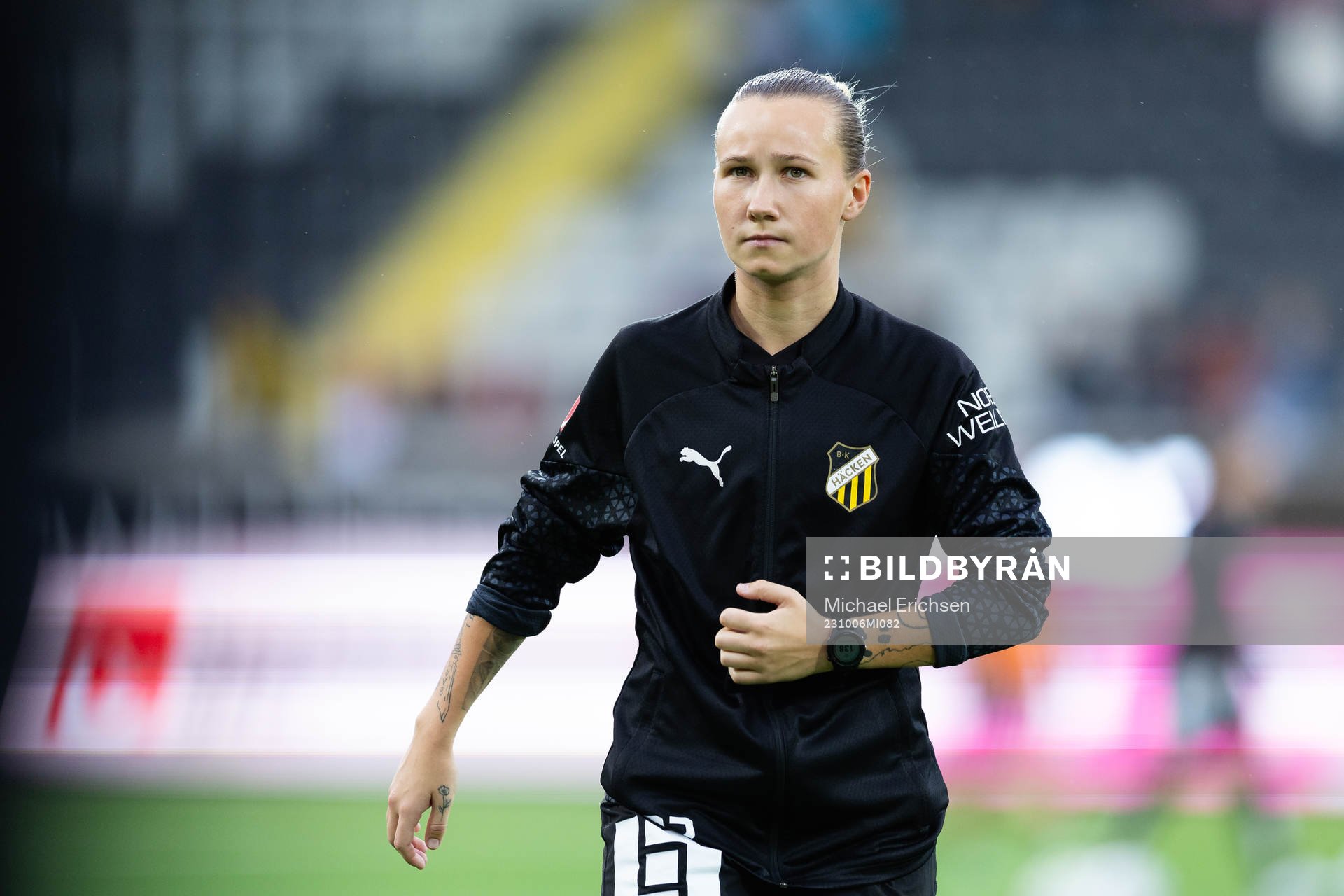 Häckens Marika Bergman Lundin innan fotbollsmatchen i