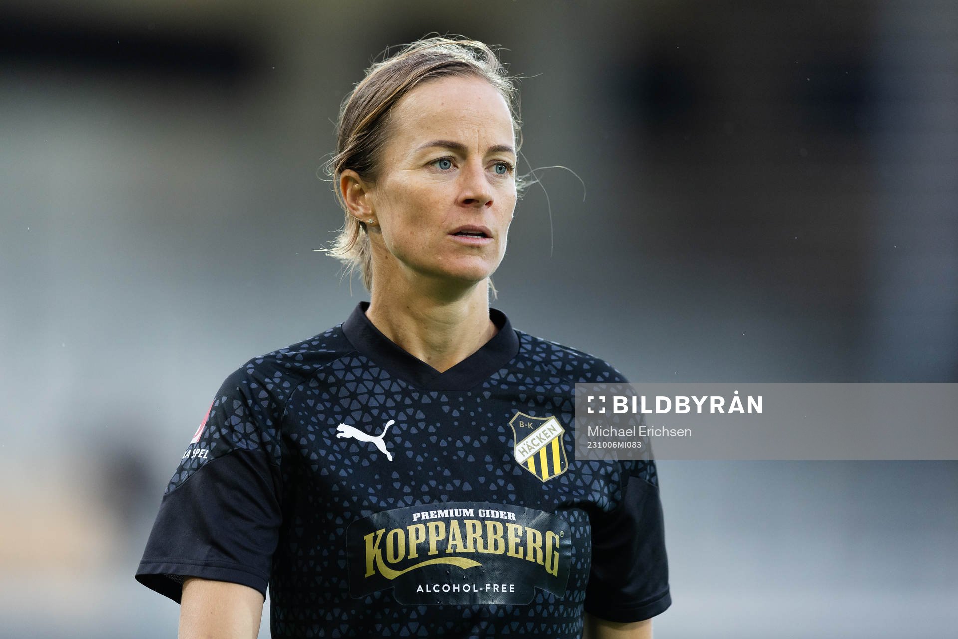 Häckens Aivi Luik innan fotbollsmatchen i Damallsvenskan