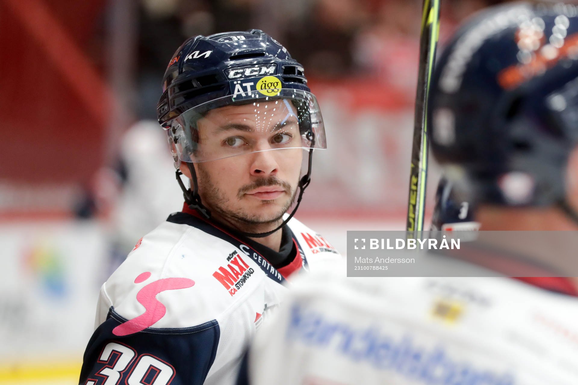 Linköpings Ty Rattie innan ishockeymatchen i SHL mellan