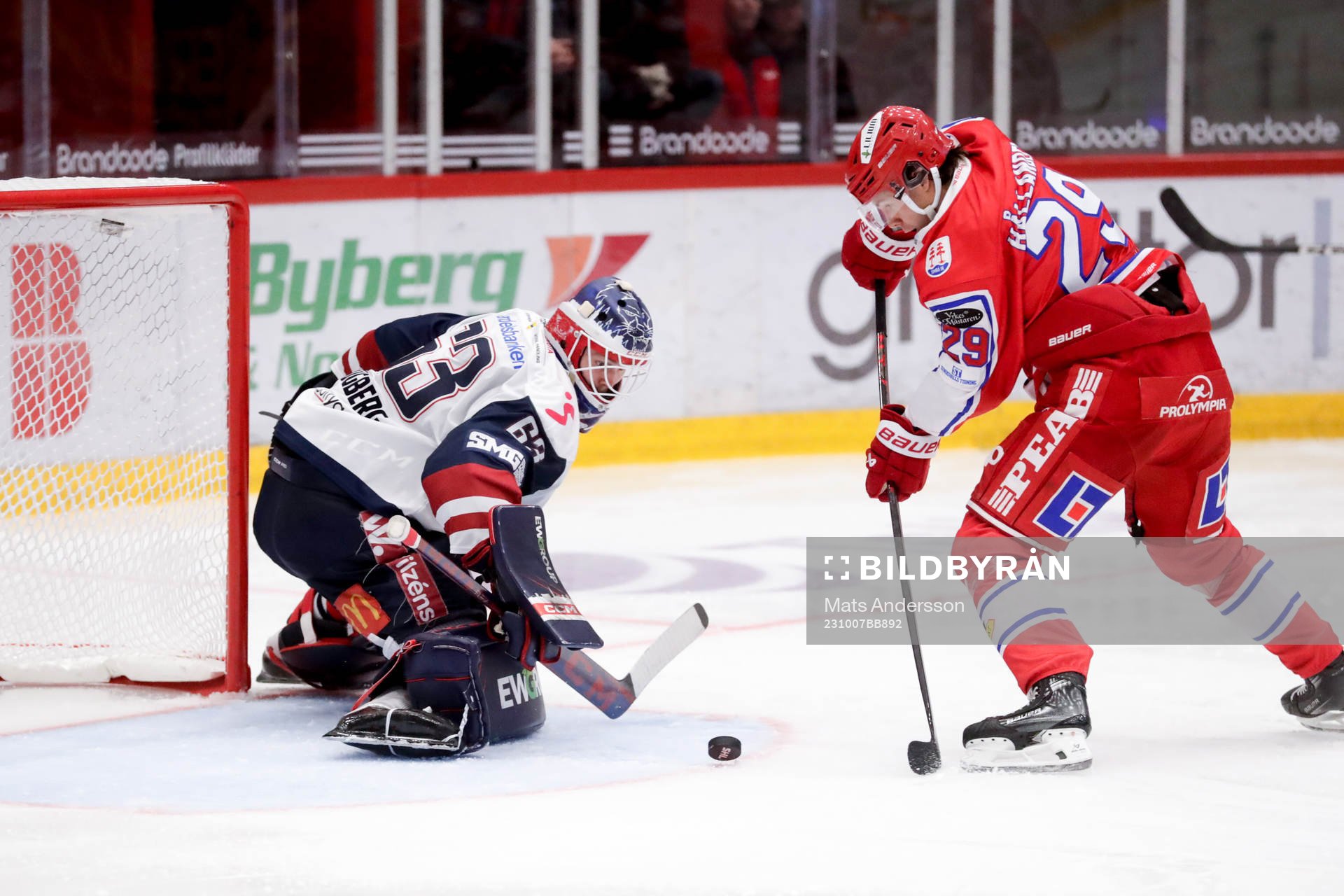 Linköpings målvakt Marcus Högberg och Timrås Filip