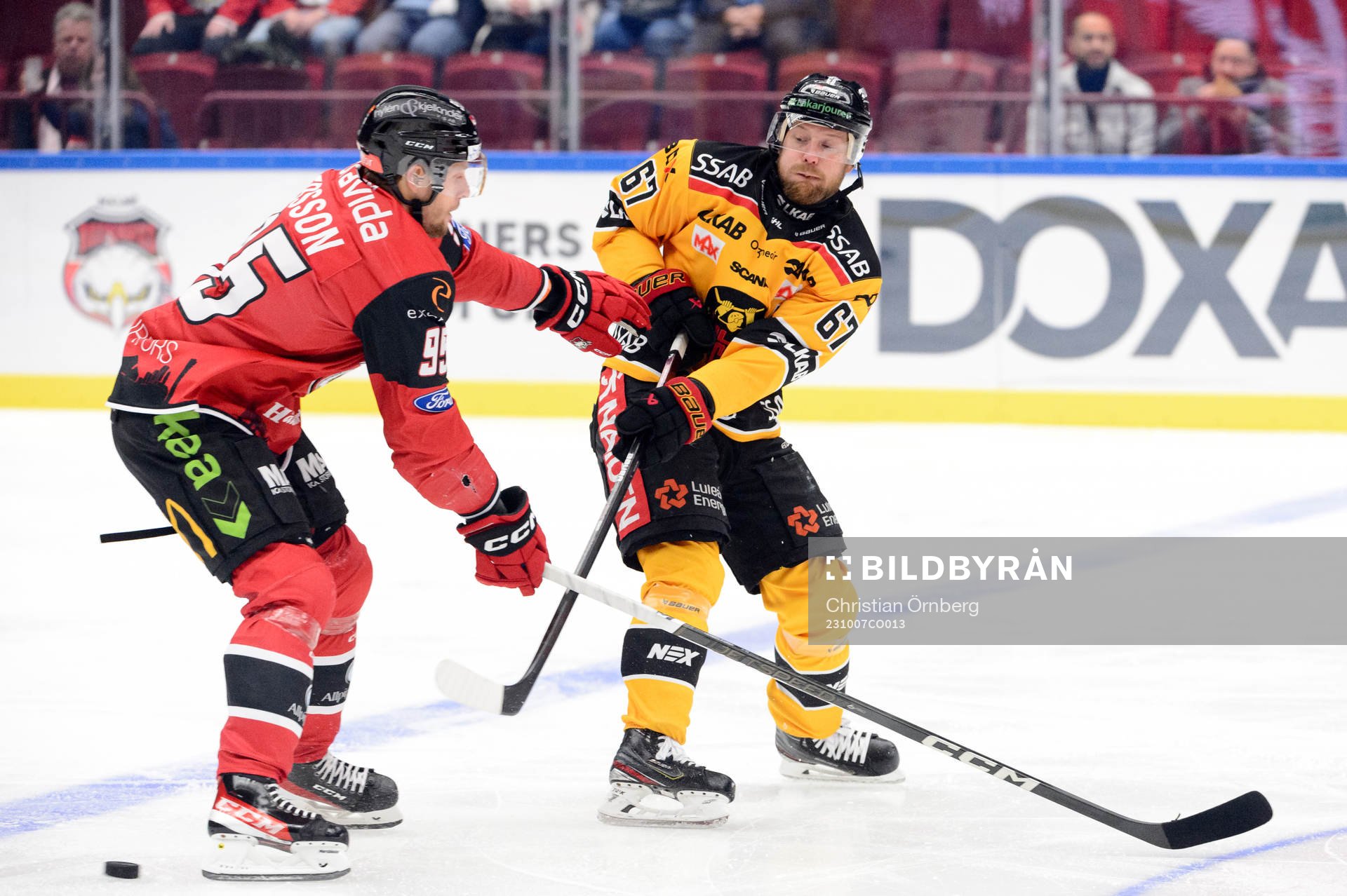 Malmö Redhawks Carl Persson och Luleås Linus Omark