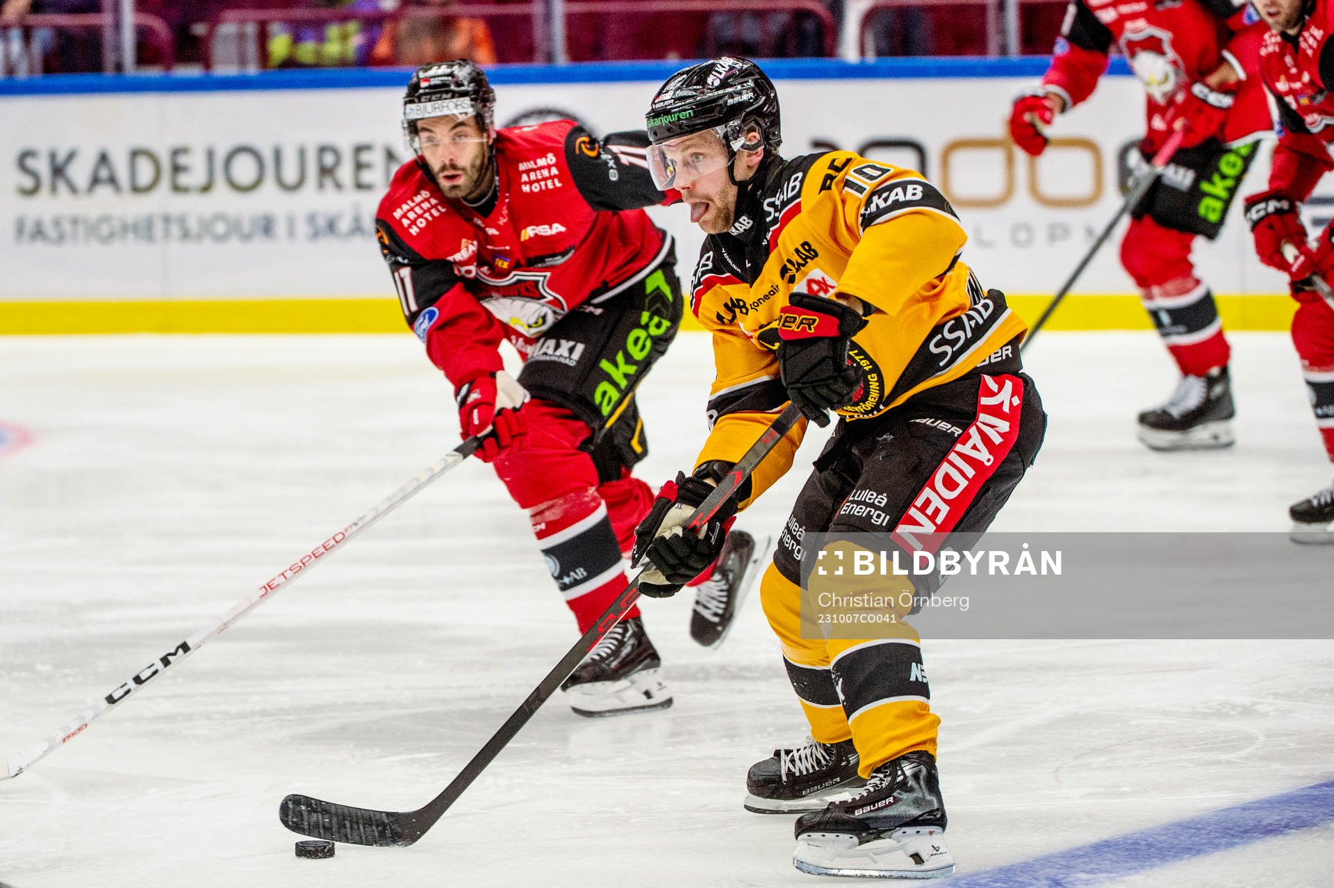 Luleås Einar Emanuelsson mot Malmö Redhawks Markus
