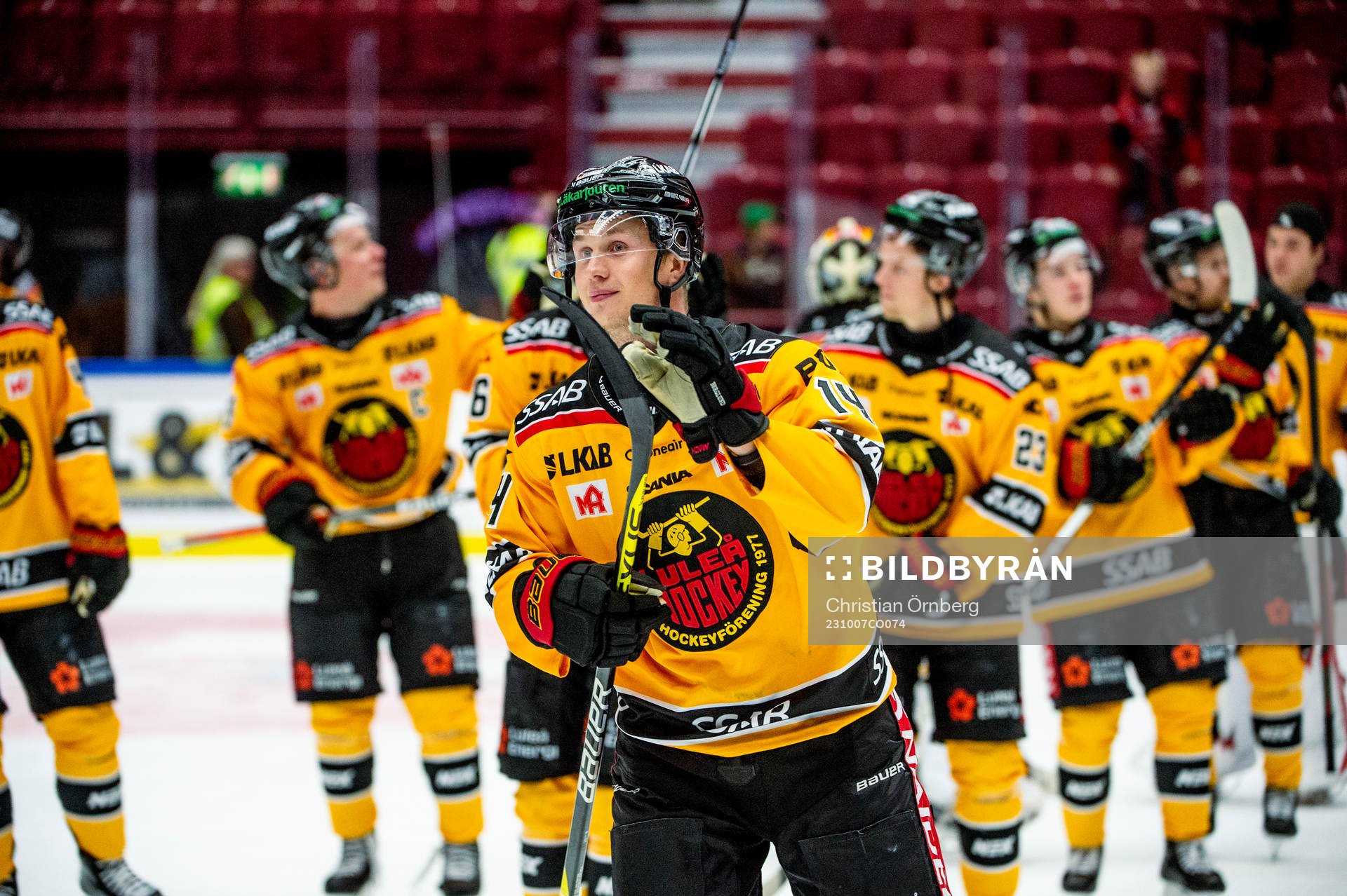Luleås Jonas Berglund jublar med lagkamraterna
