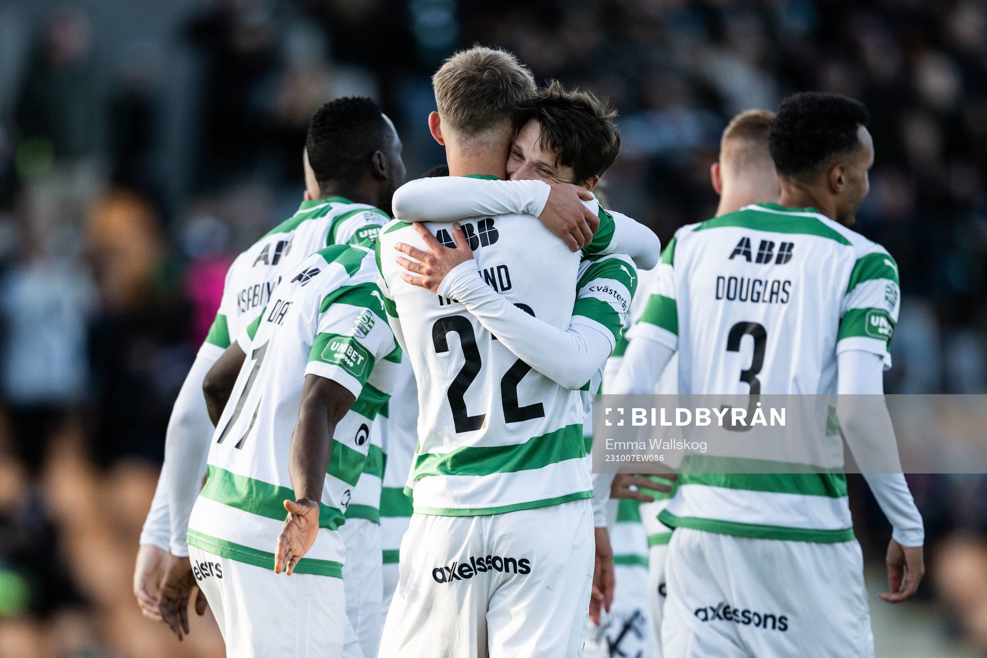 Västerås SKs Olle Edlund jublar med Patric Åslund