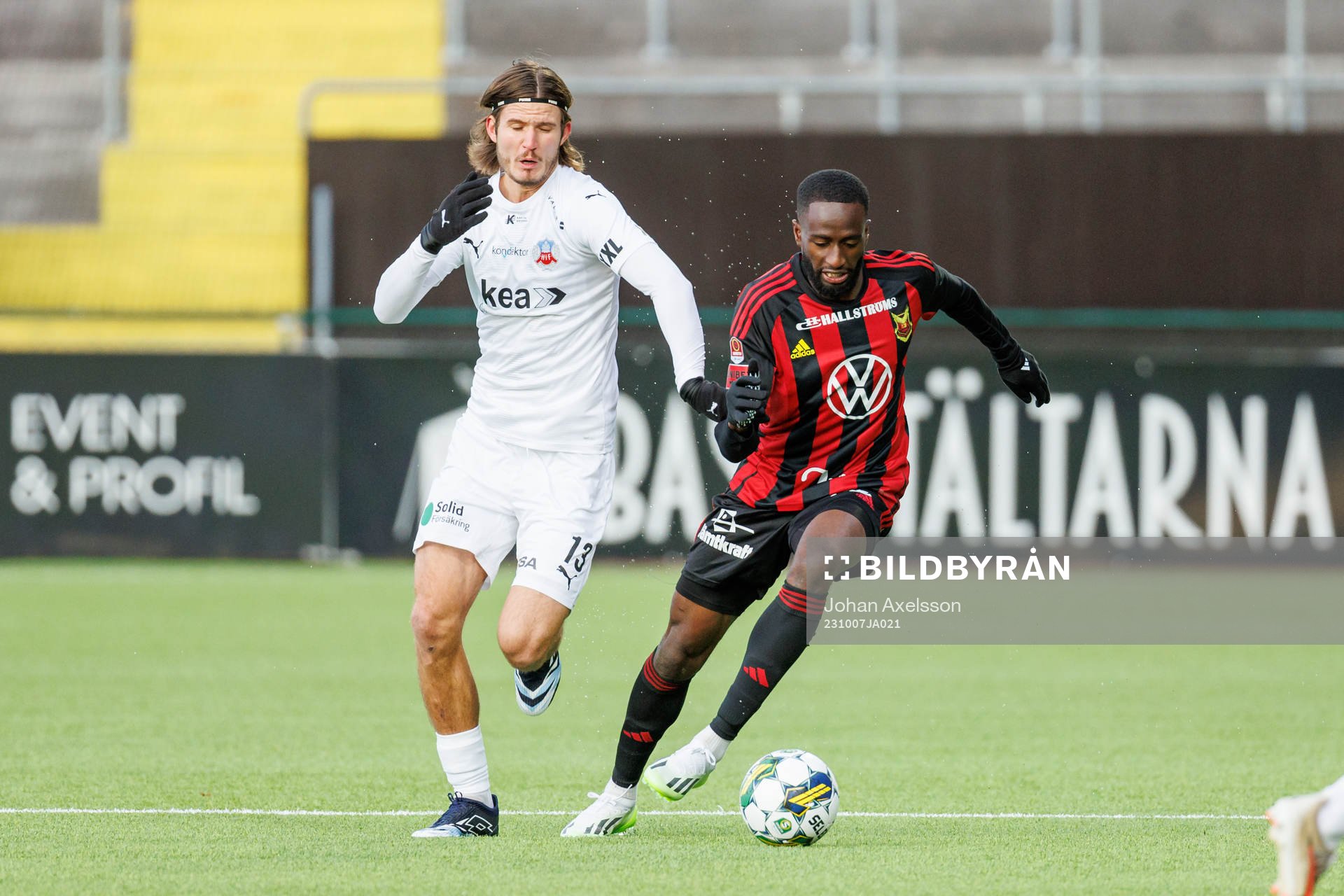 Helsingborgs Wilhelm Loeper och Östersunds Mansour Sinyan