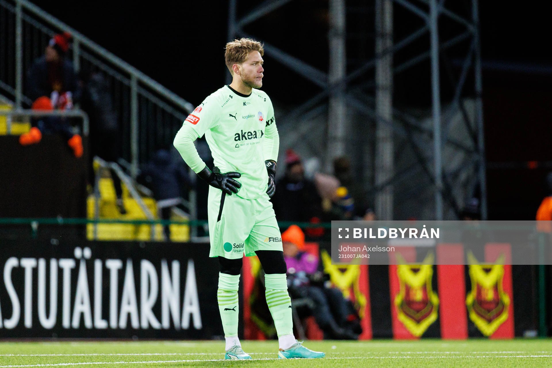 Helsingborgs målvakt Kalle Joelsson deppar