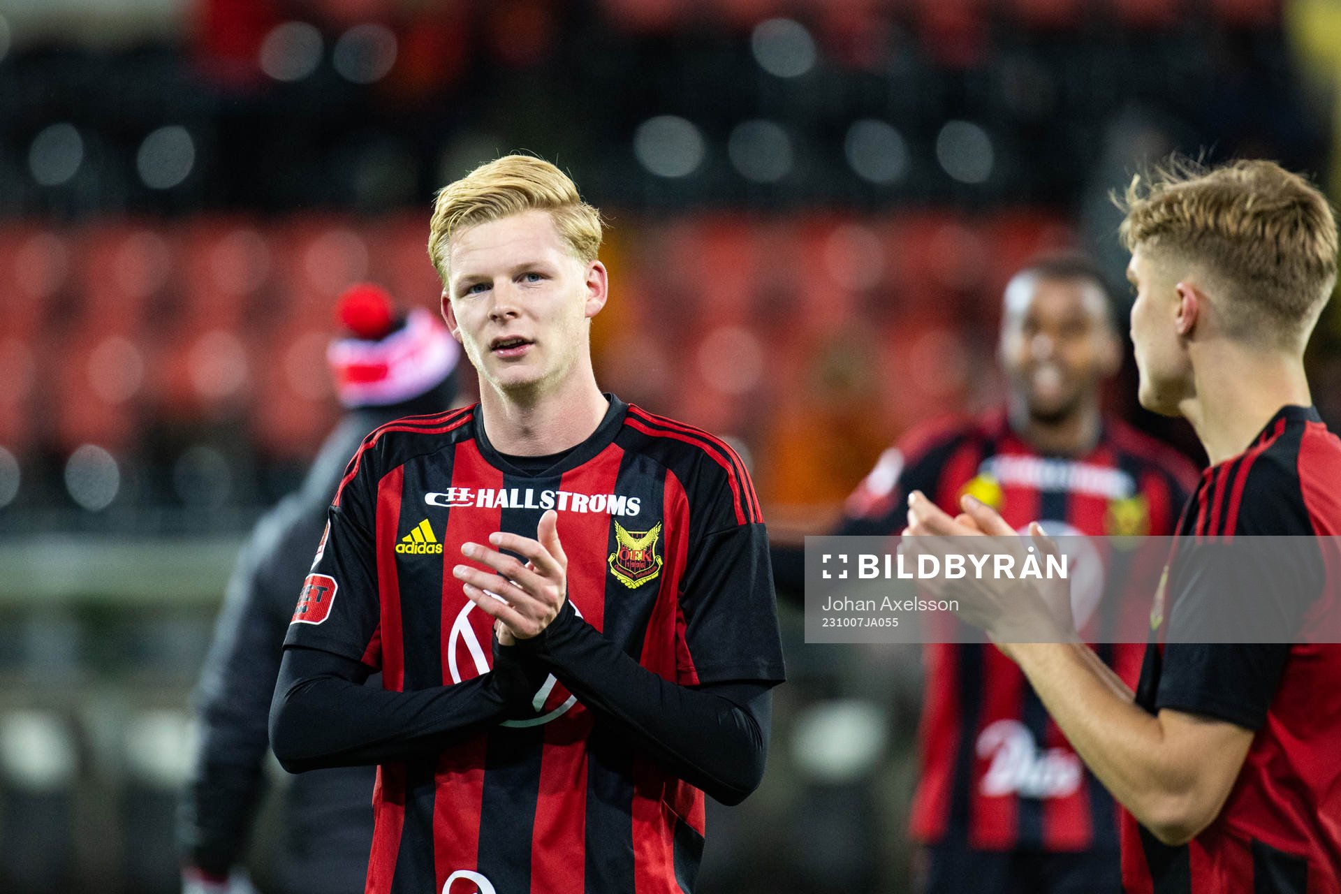Östersunds Malcolm Stolt jublar efter fotbollsmatchen i Superettan mellan Östersund och Helsingborg den 7 oktober 2023 i Östersund. 