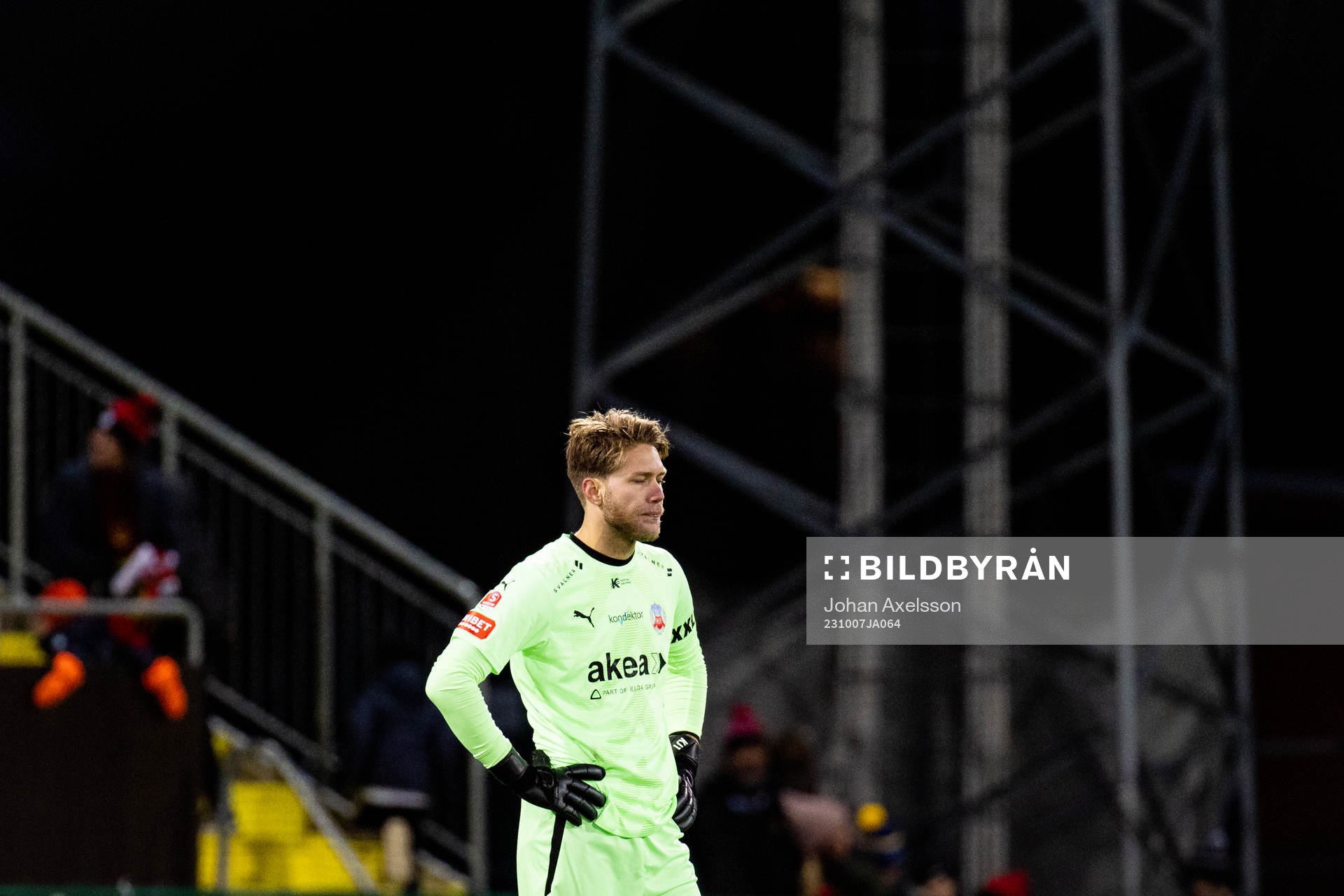 Helsingborgs målvakt Kalle Joelsson deppar