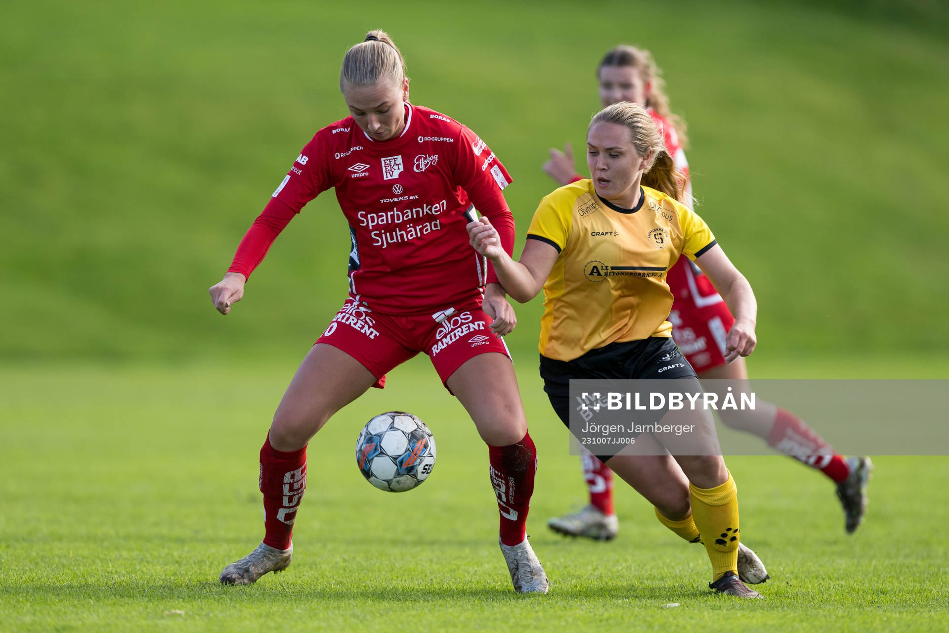Elfsborgs Stina Jensen och Skepplandas Josefine Johansson
