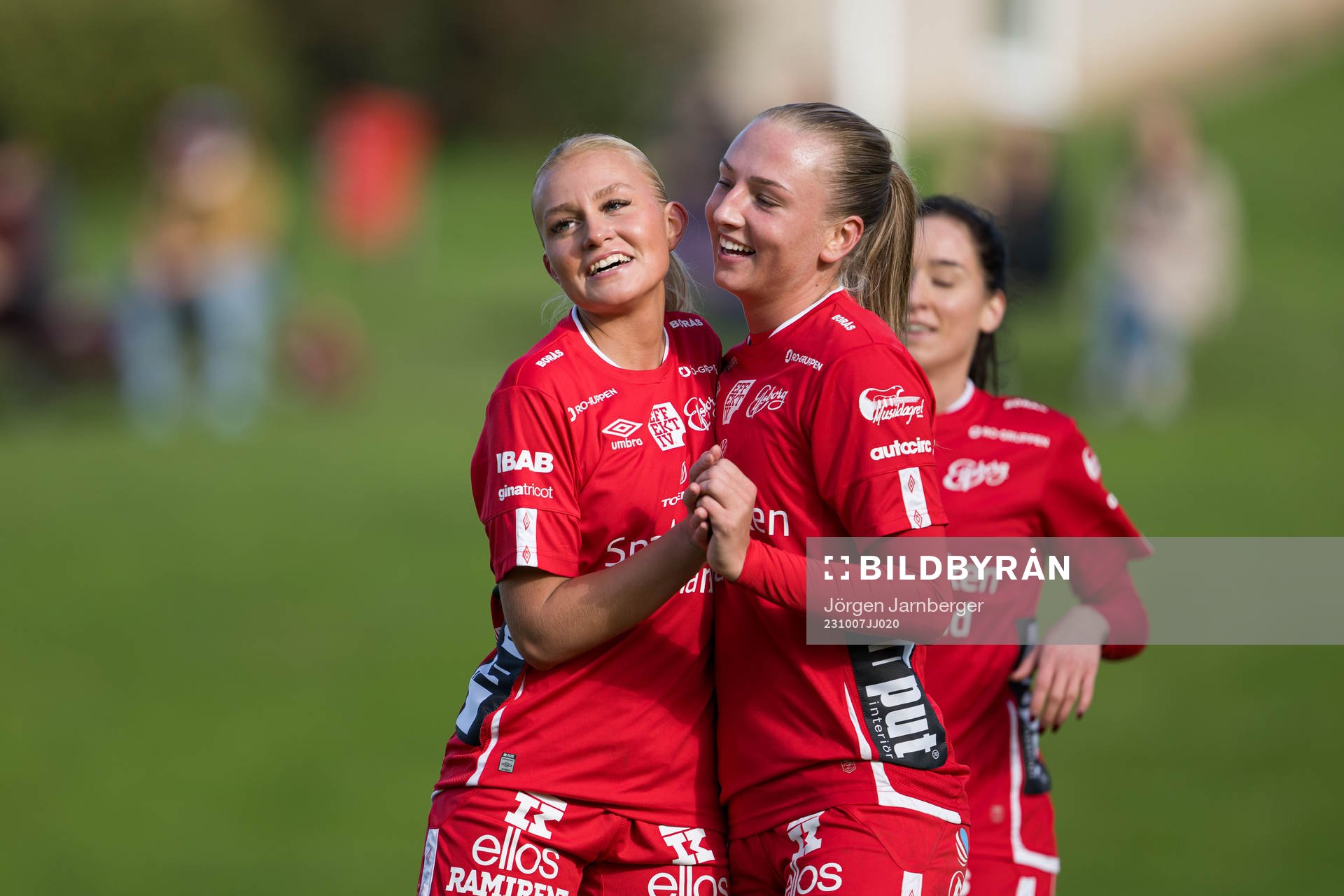 Elfsborgs Matilda Ståhlbom Karlsson och Stina Jensen jublar