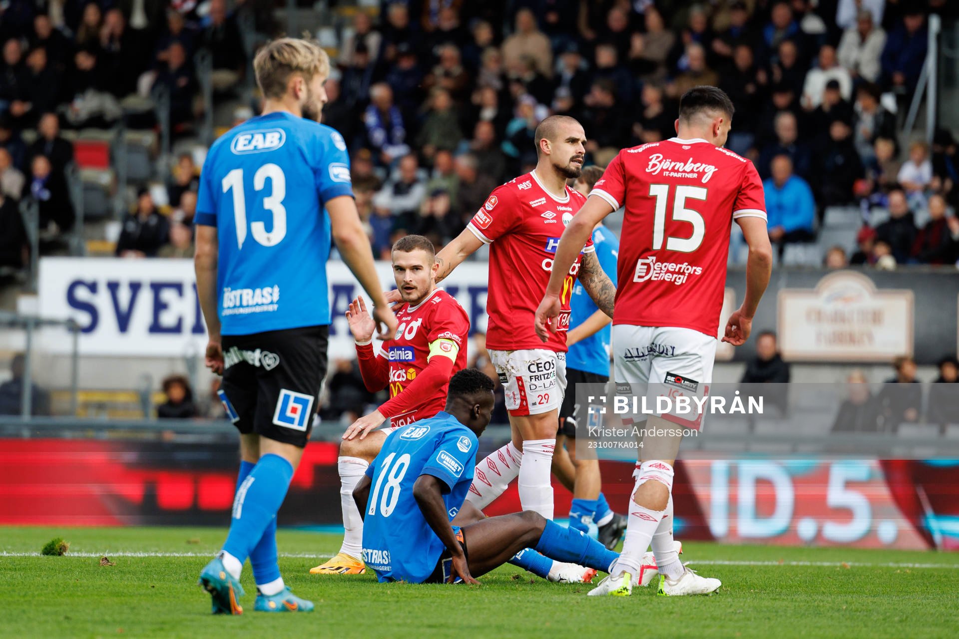 Degerfors Douglas Bergqvist och Halmstads Naeem Mohammed