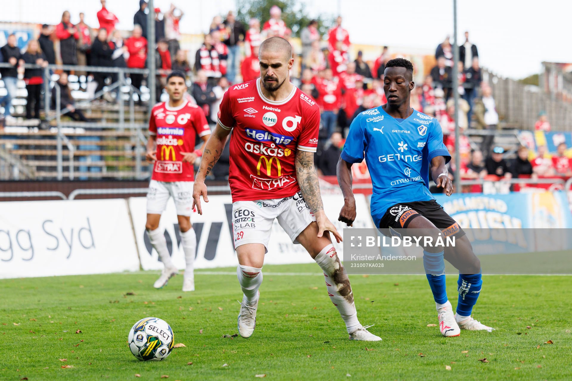 Degerfors Douglas Bergqvist och Halmstads Naeem Mohammed