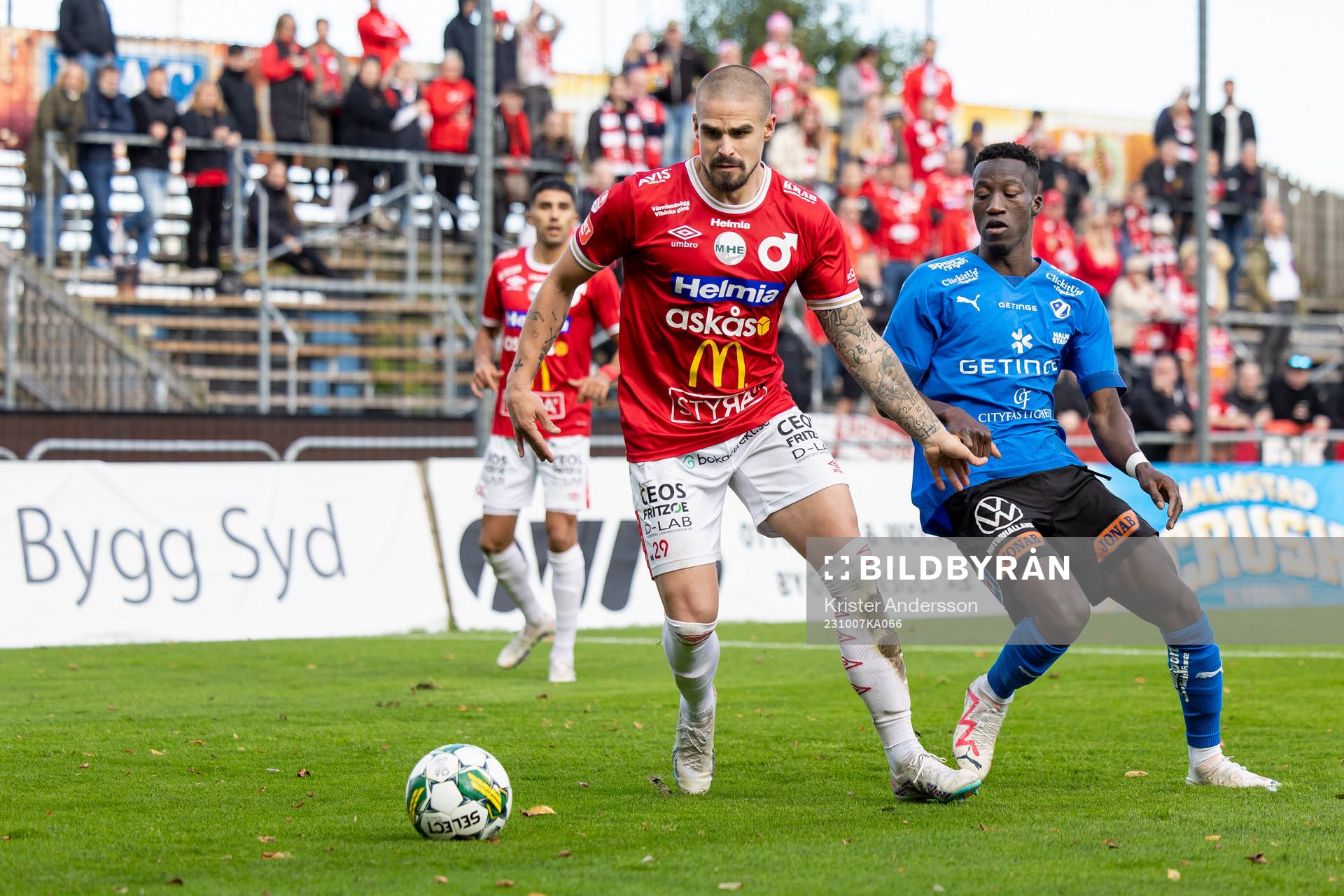 Degerfors Douglas Bergqvist och Halmstads Naeem Mohammed