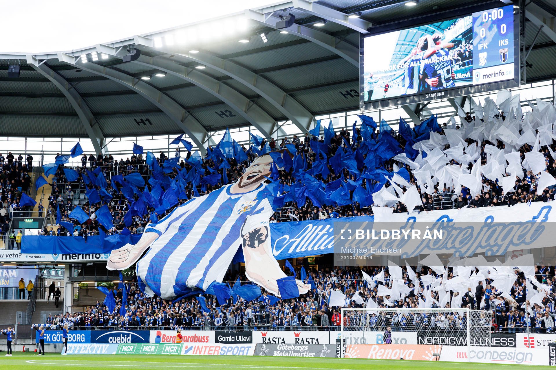 IFK Göteborgs supportrar med tifo för Marcus Berg innan