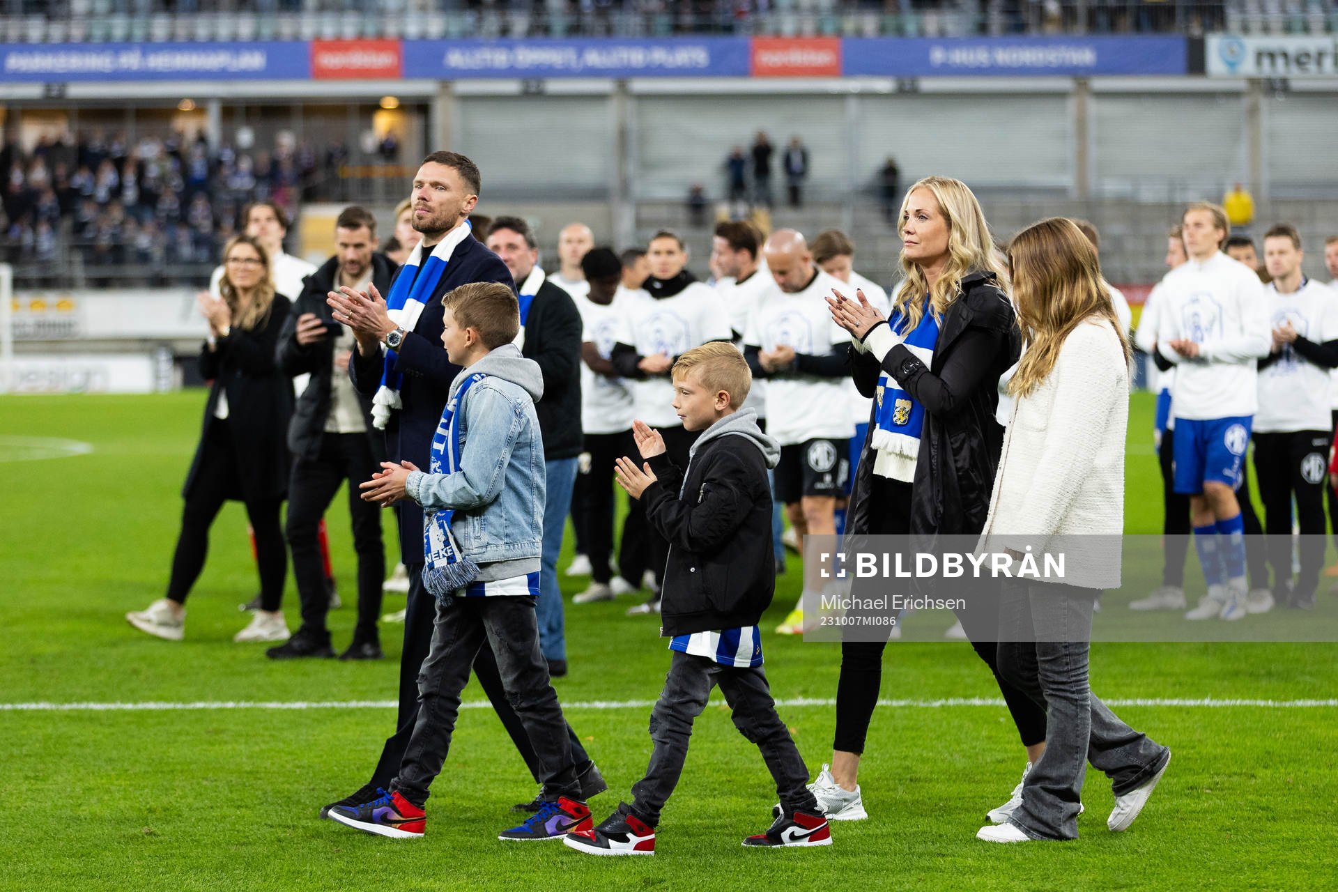 IFK Göteborgs Marcus Berg med sin familj hyllas