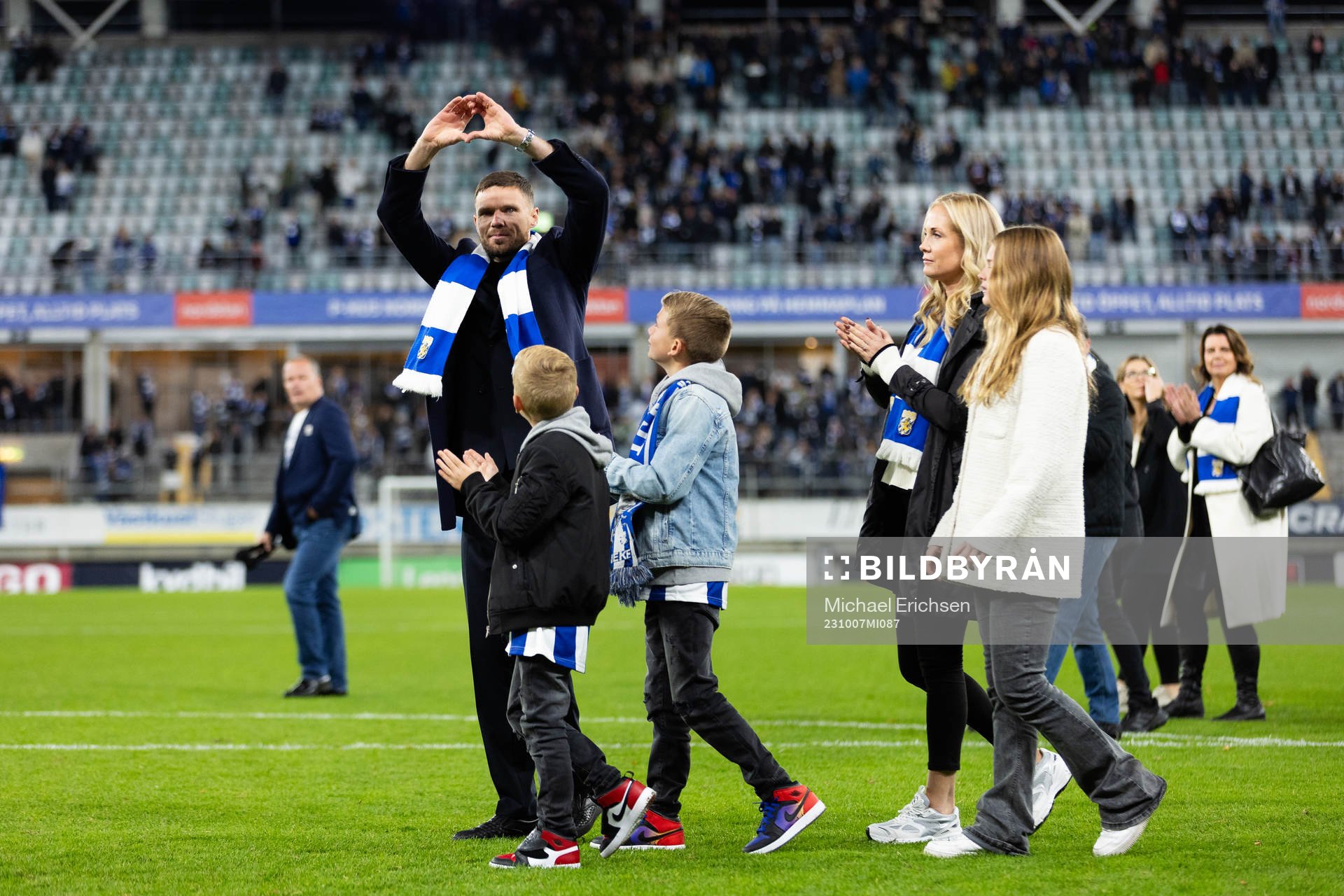 IFK Göteborgs Marcus Berg med sin familj hyllas