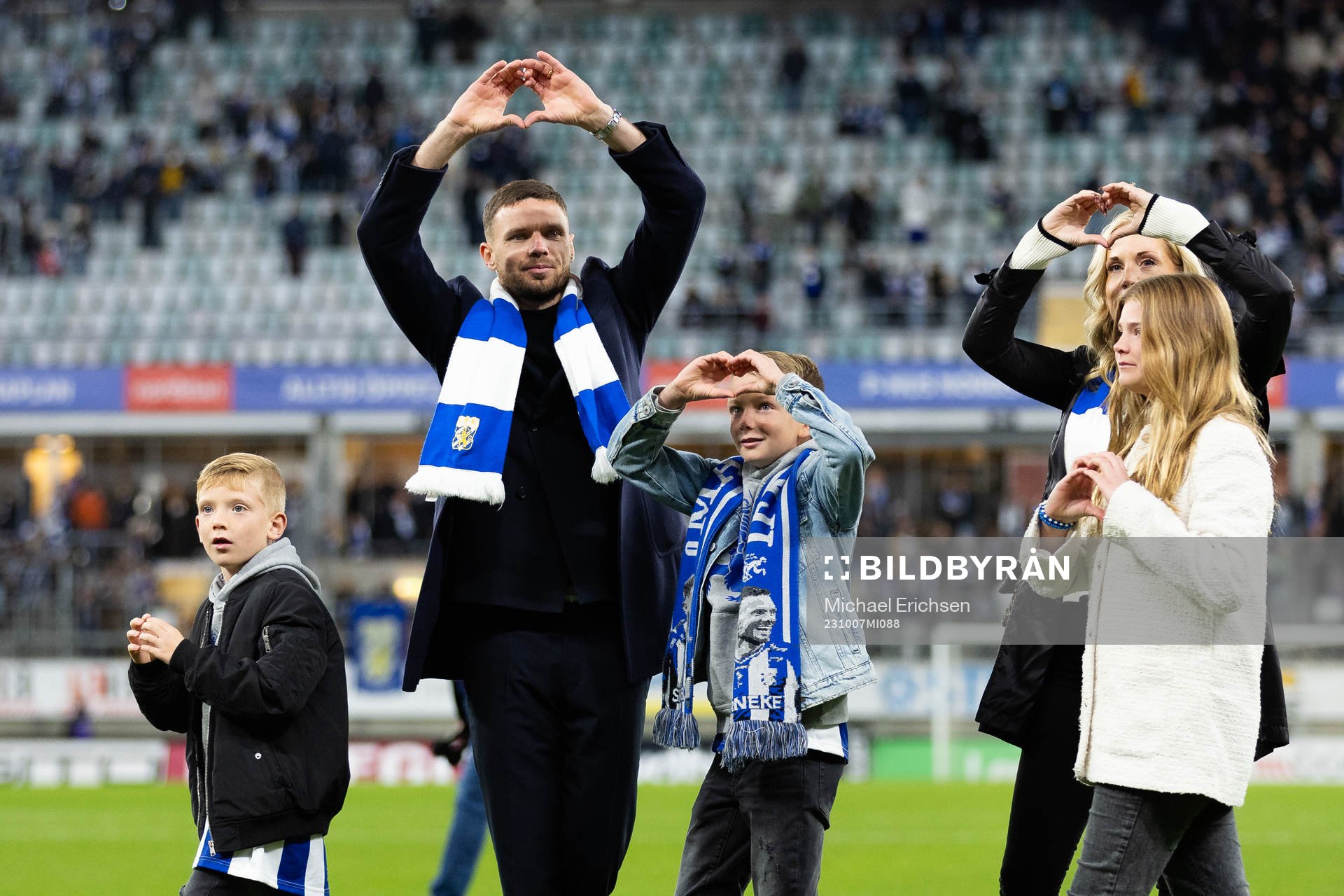 IFK Göteborgs Marcus Berg med sin familj hyllas