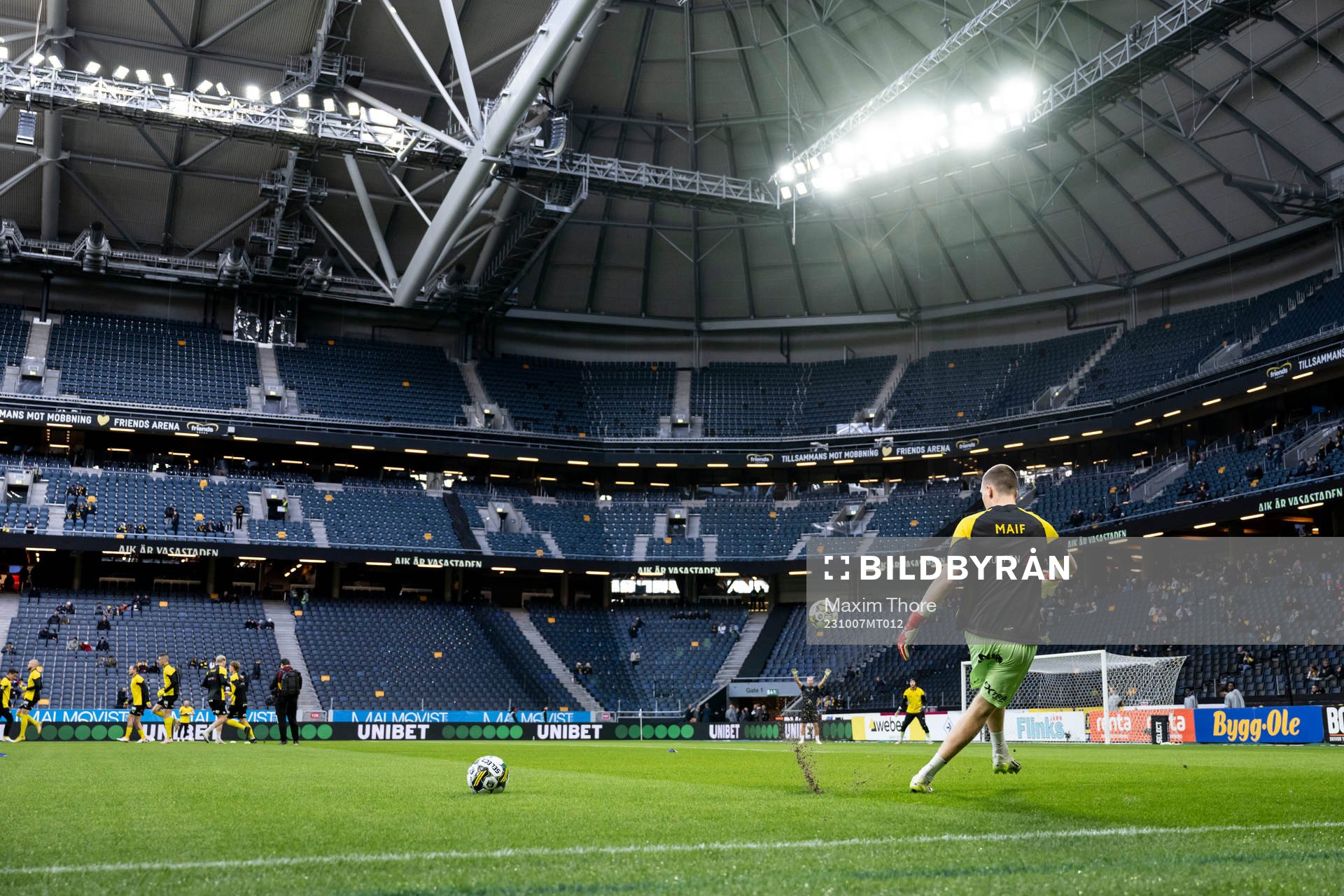 Mjällbys spelare värmer upp