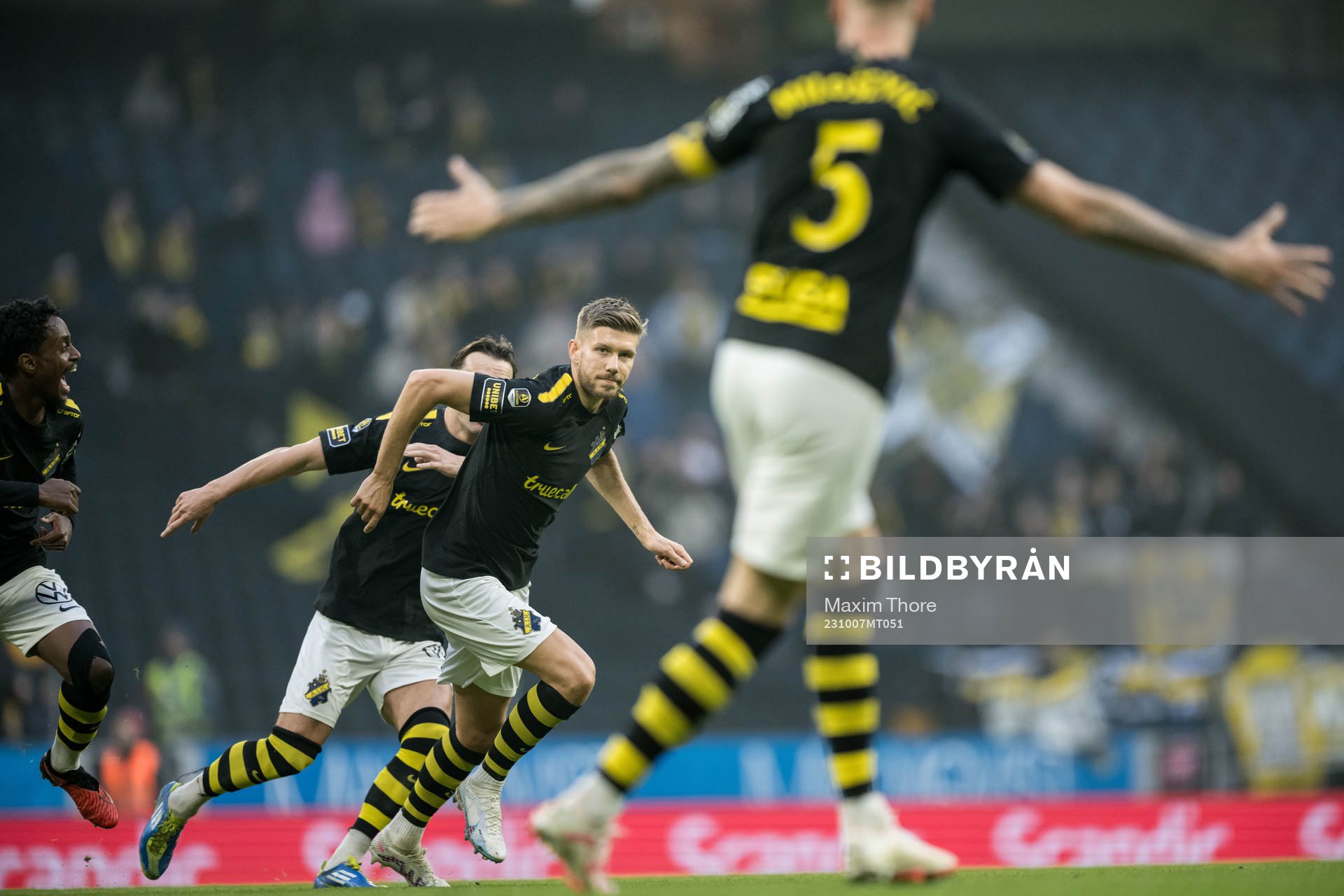 AIKs Anton Salétros jublar