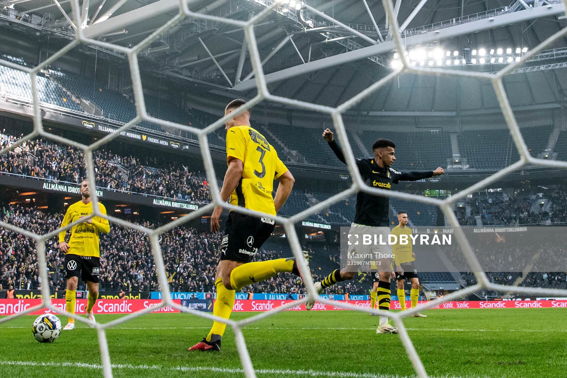 AIKs Anton Salétros gör 1-0 (ej i bild) och AIKs Rui