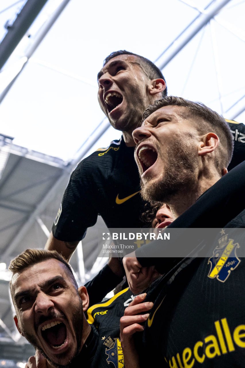 AIKs Anton Salétros jublar