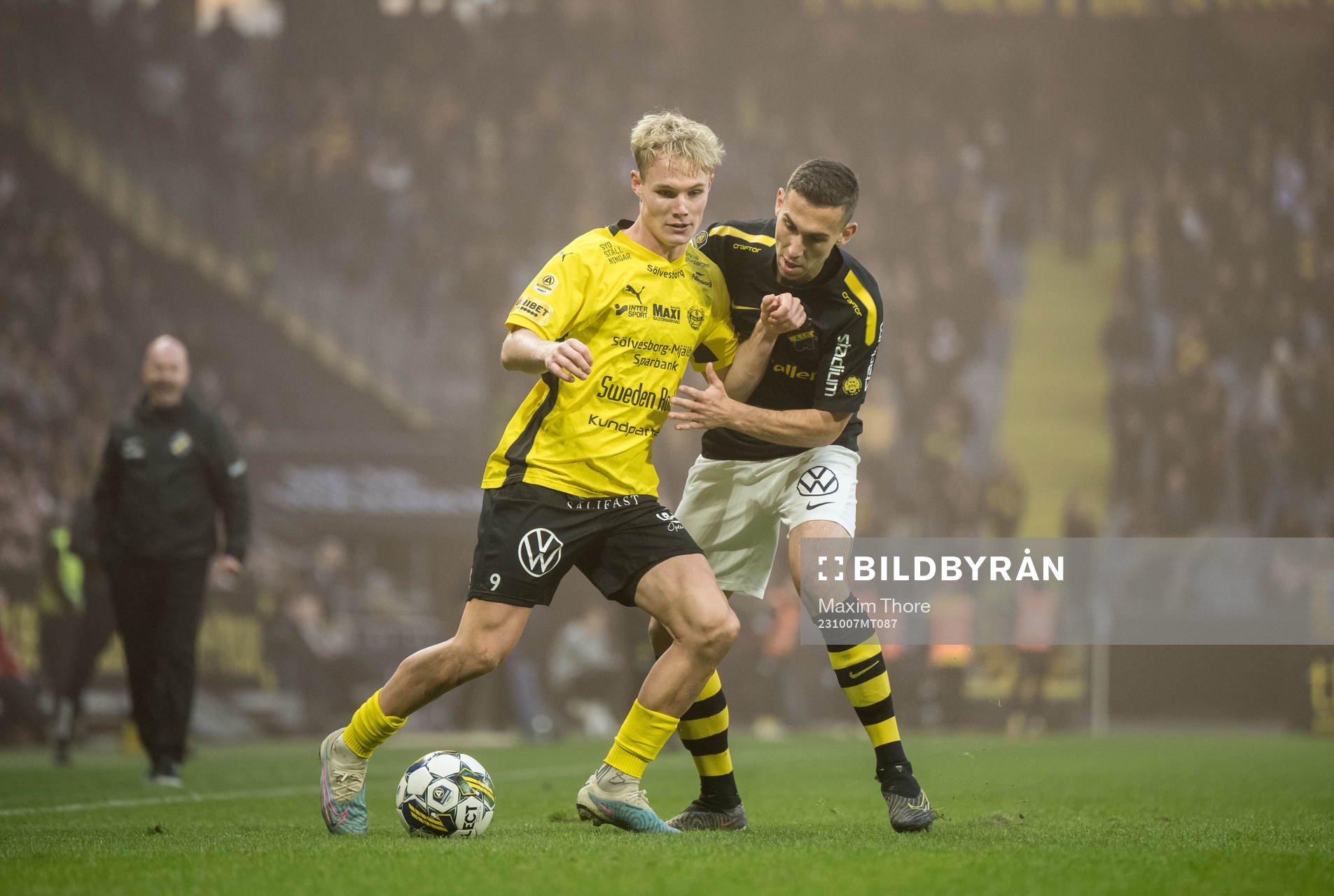 Mjällbys Max Fenger och AIKs Benjamin Tiedemann Hansen