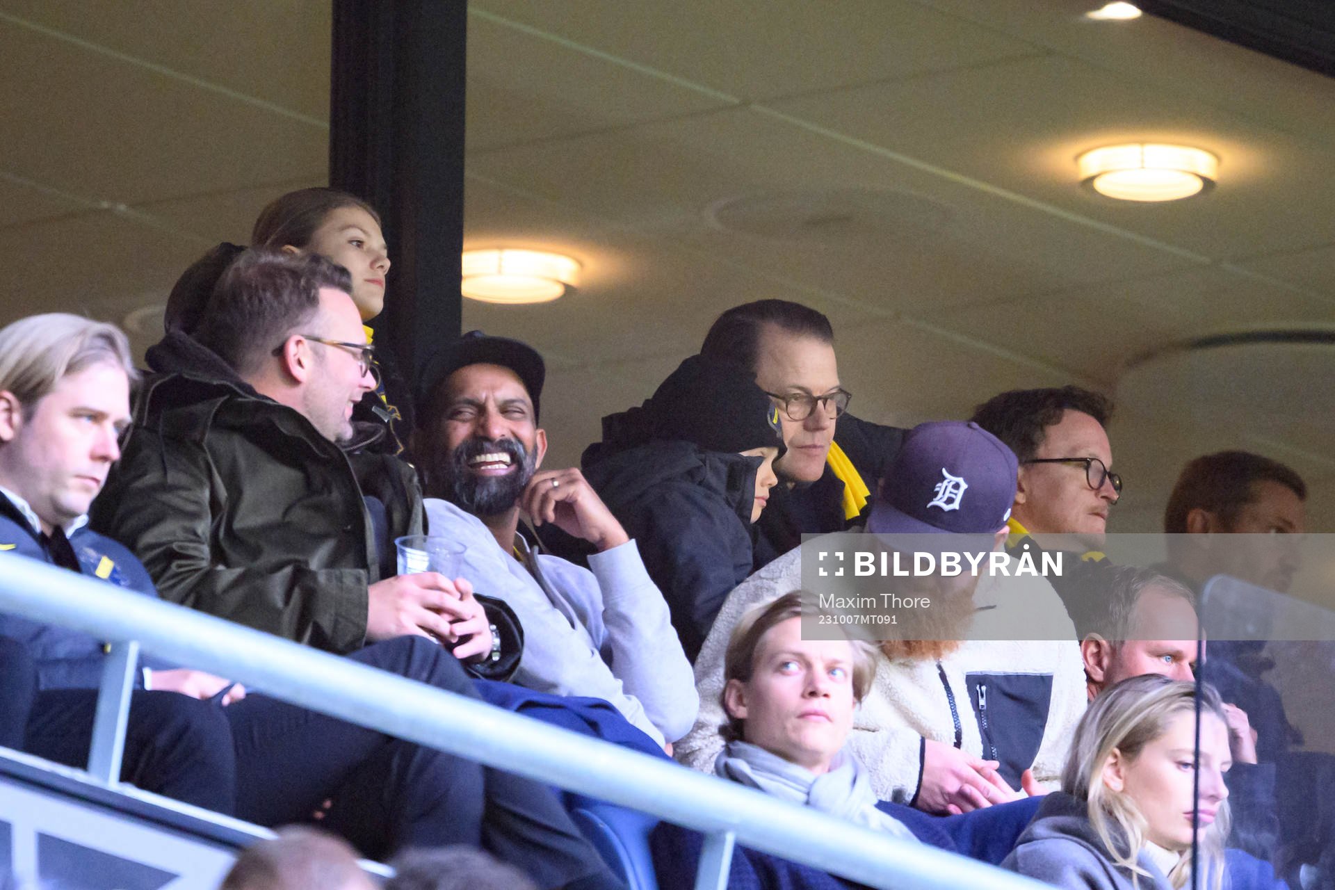 Prinsessan Estelle och Prins Daniel på läktaren under fotbollsmatchen i Allsvenskan mellan AIK och Mjällby den 7 oktober 2023 i Stockholm. 