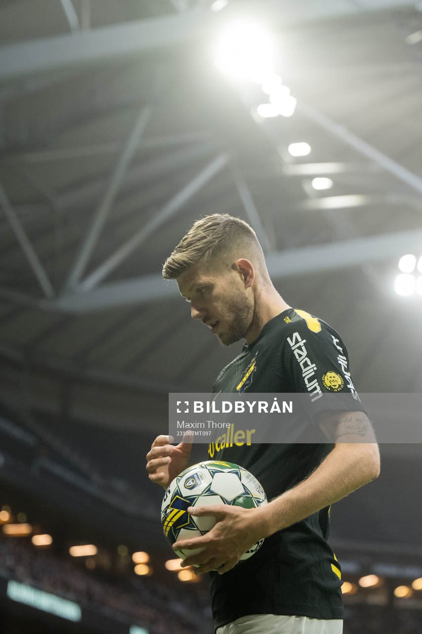AIKs Anton Salétros under fotbollsmatchen i Allsvenskan mellan AIK och Mjällby den 7 oktober 2023 i Stockholm. 