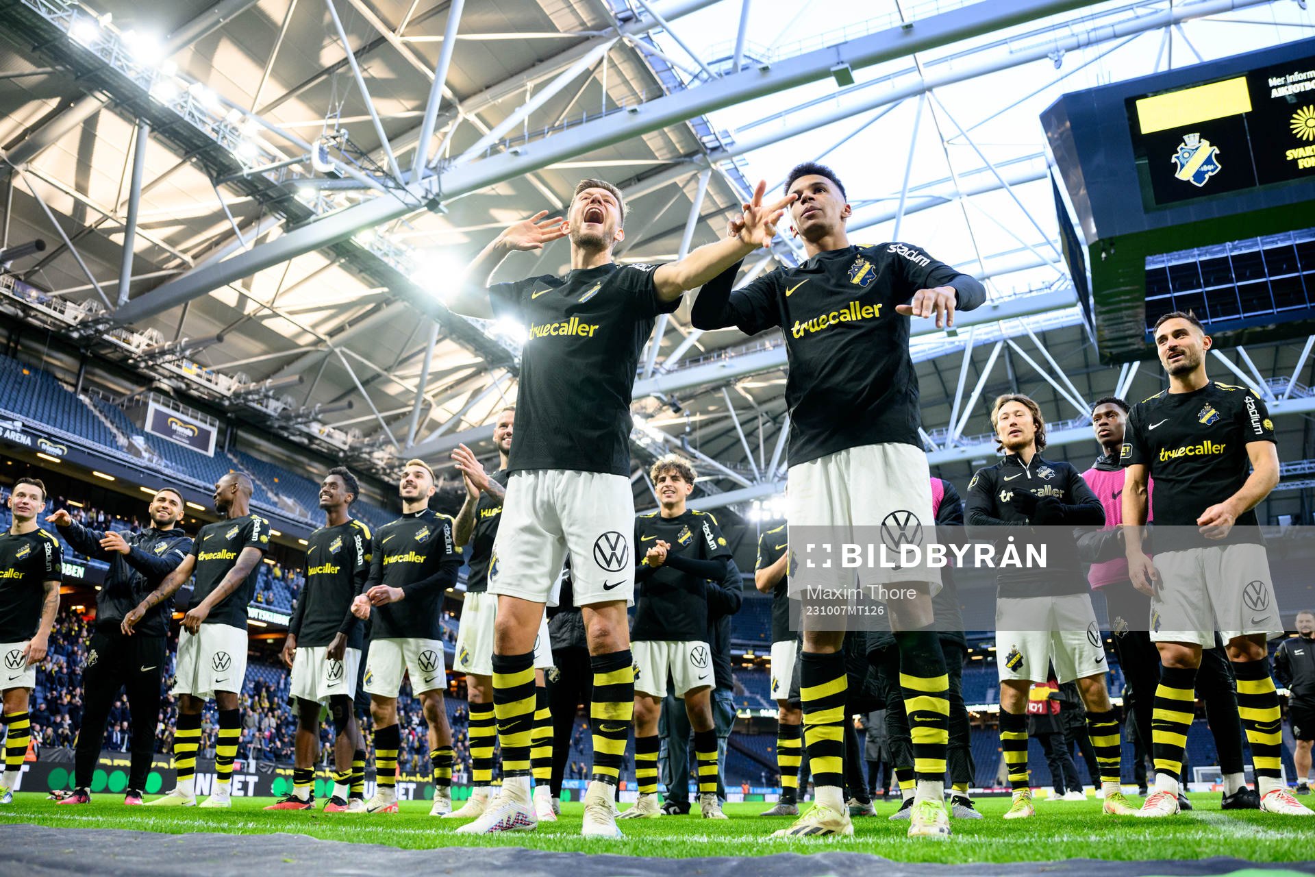 AIKs Anton Salétros jublar efter  fotbollsmatchen i Allsvenskan mellan AIK och Mjällby den 7 oktober 2023 i Stockholm. 
