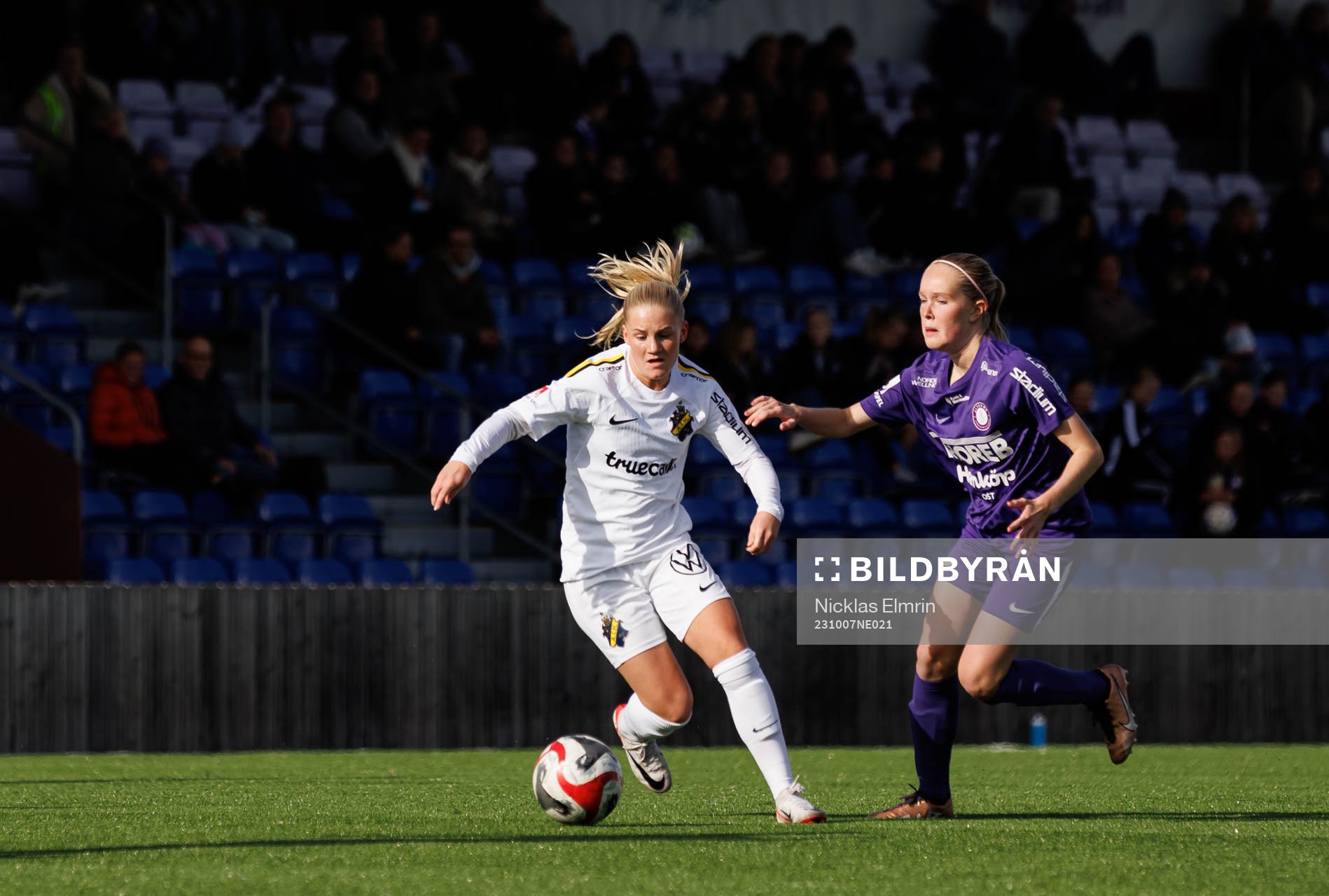 AIKs Emelie Jansson och Jitexs Thea Höglund