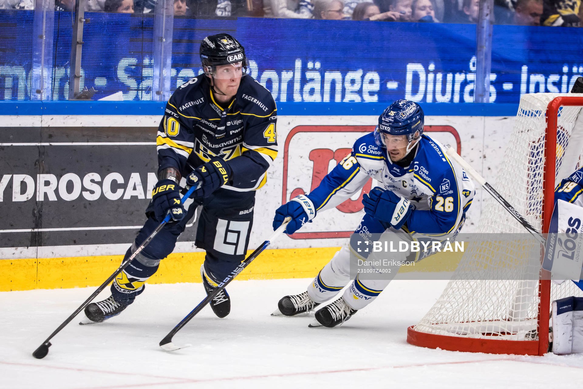 HV 71s Tommi Tikka och Leksands IFs Patrik Noren