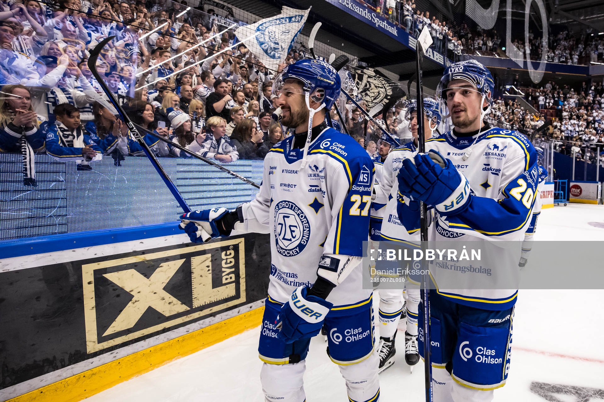 Leksands Marek Hrivik och Leksands Erik Olhans-Lind jublar